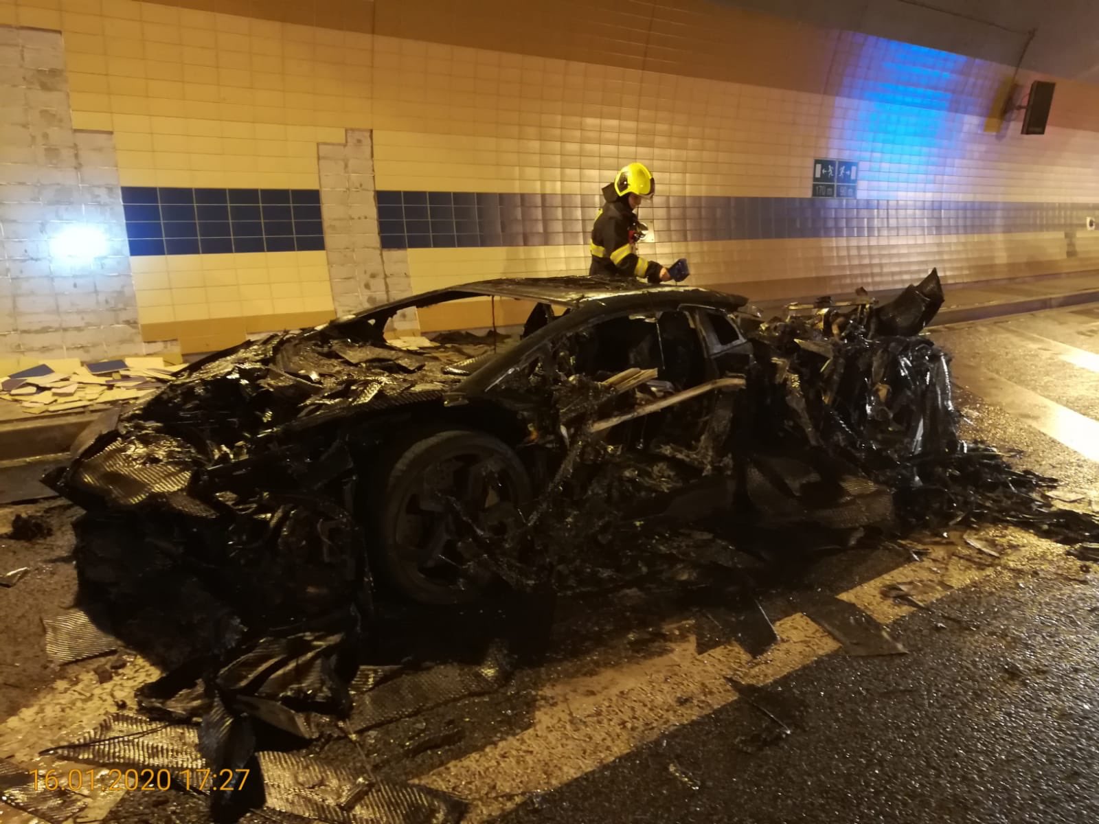 1,250 HP Lamborghini Aventador Carbonado Turns Into Trashado After Burning In Tunnel