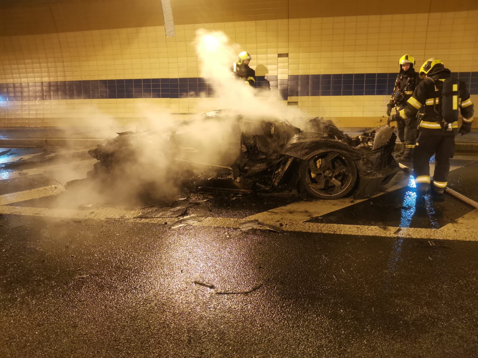 1,250 HP Lamborghini Aventador Carbonado Turns Into Trashado After Burning In Tunnel