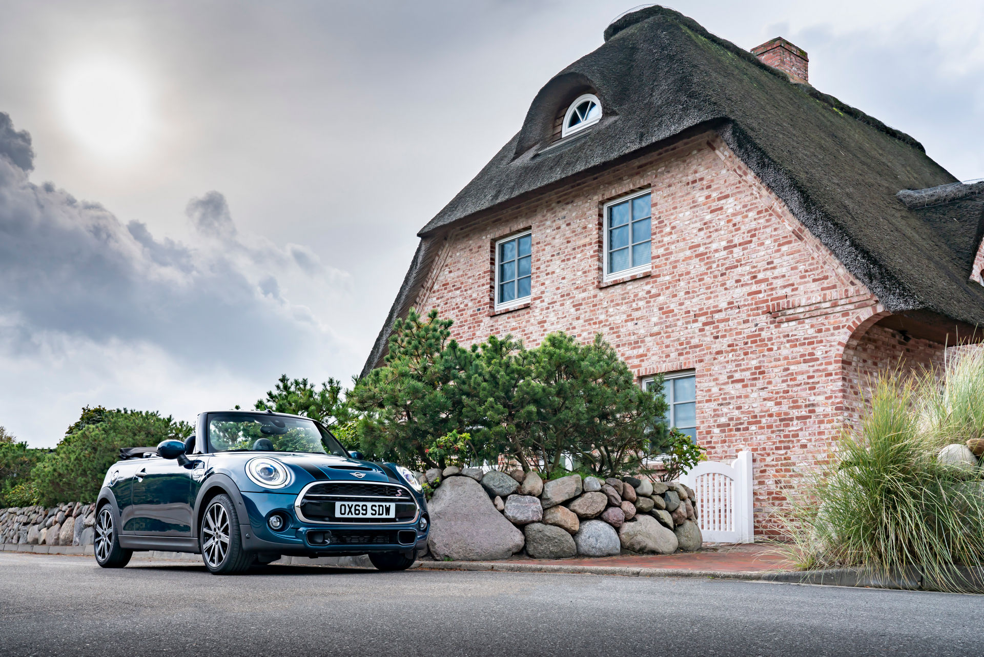 2020 Mini Convertible Sidewalk Wants To Lure You With Comprehensive Equipment List