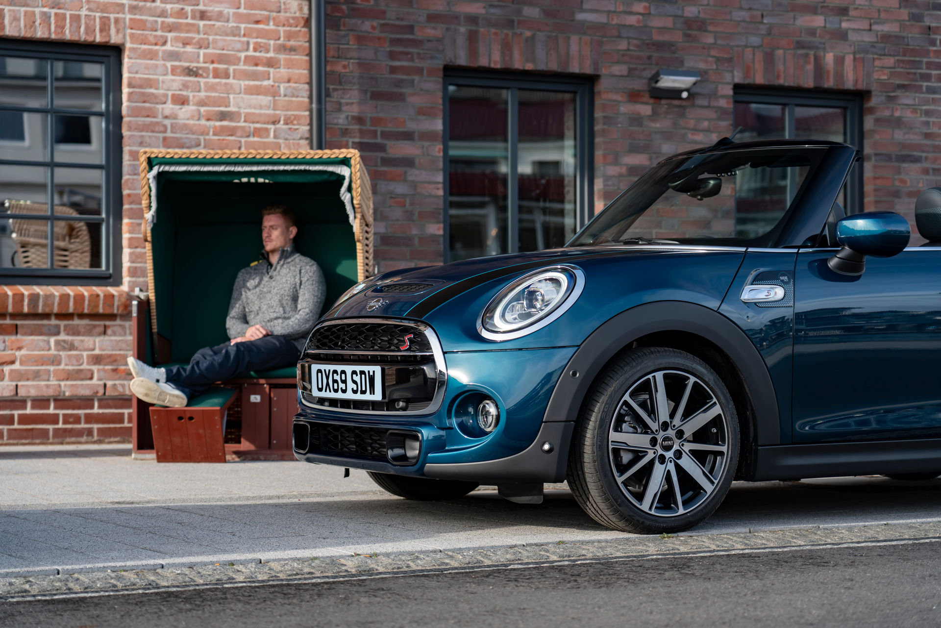 2020 Mini Convertible Sidewalk Wants To Lure You With Comprehensive Equipment List