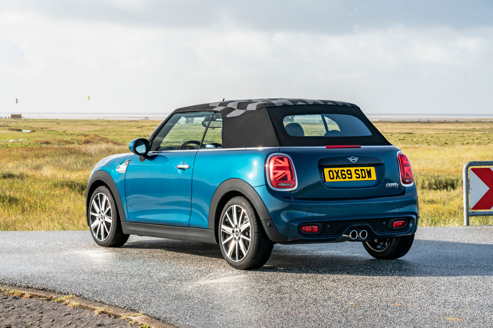2020 Mini Convertible Sidewalk Wants To Lure You With Comprehensive Equipment List