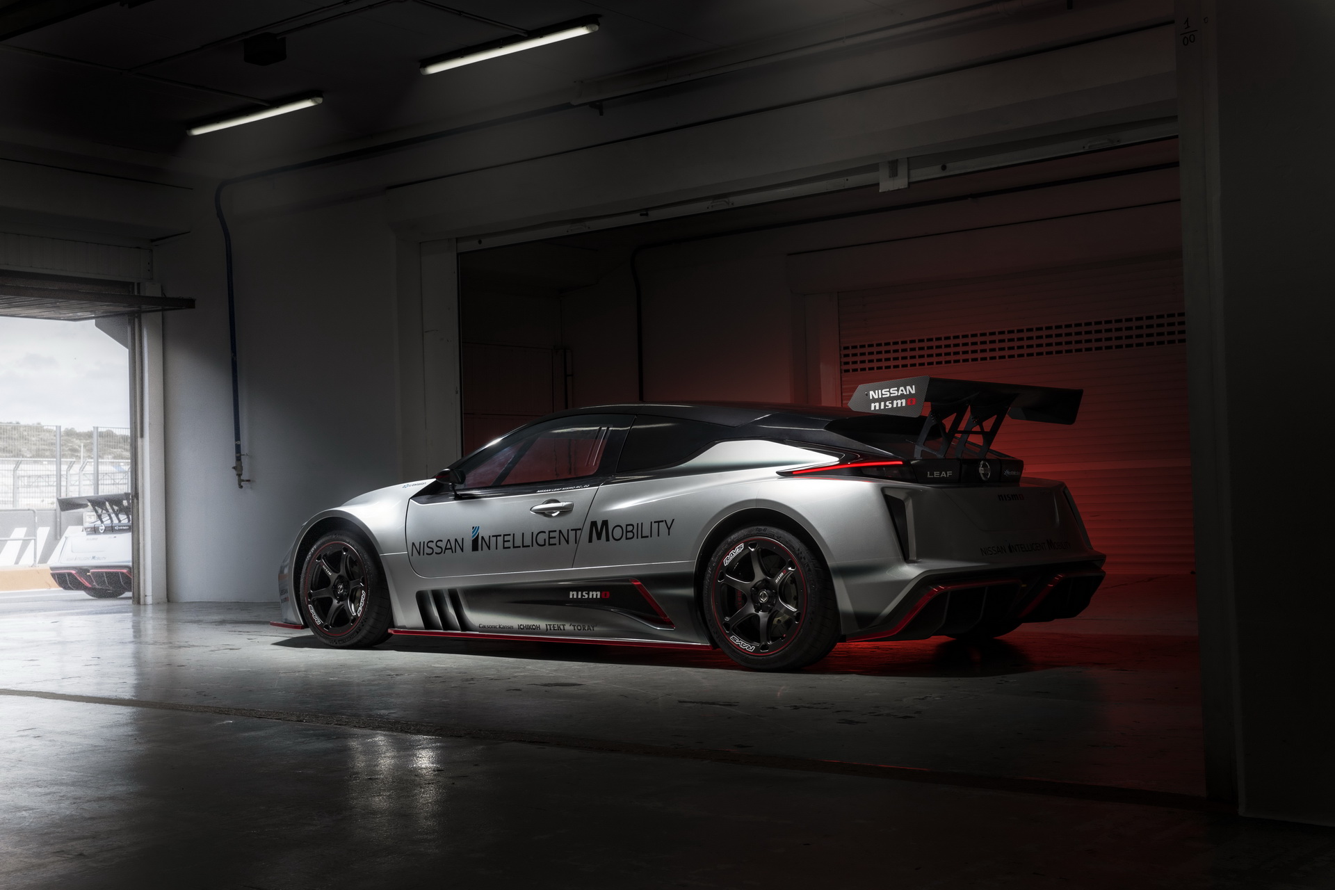 Nissan Leaf Nismo RC Shows Off Its Electrified Muscles On Europe For The First Time