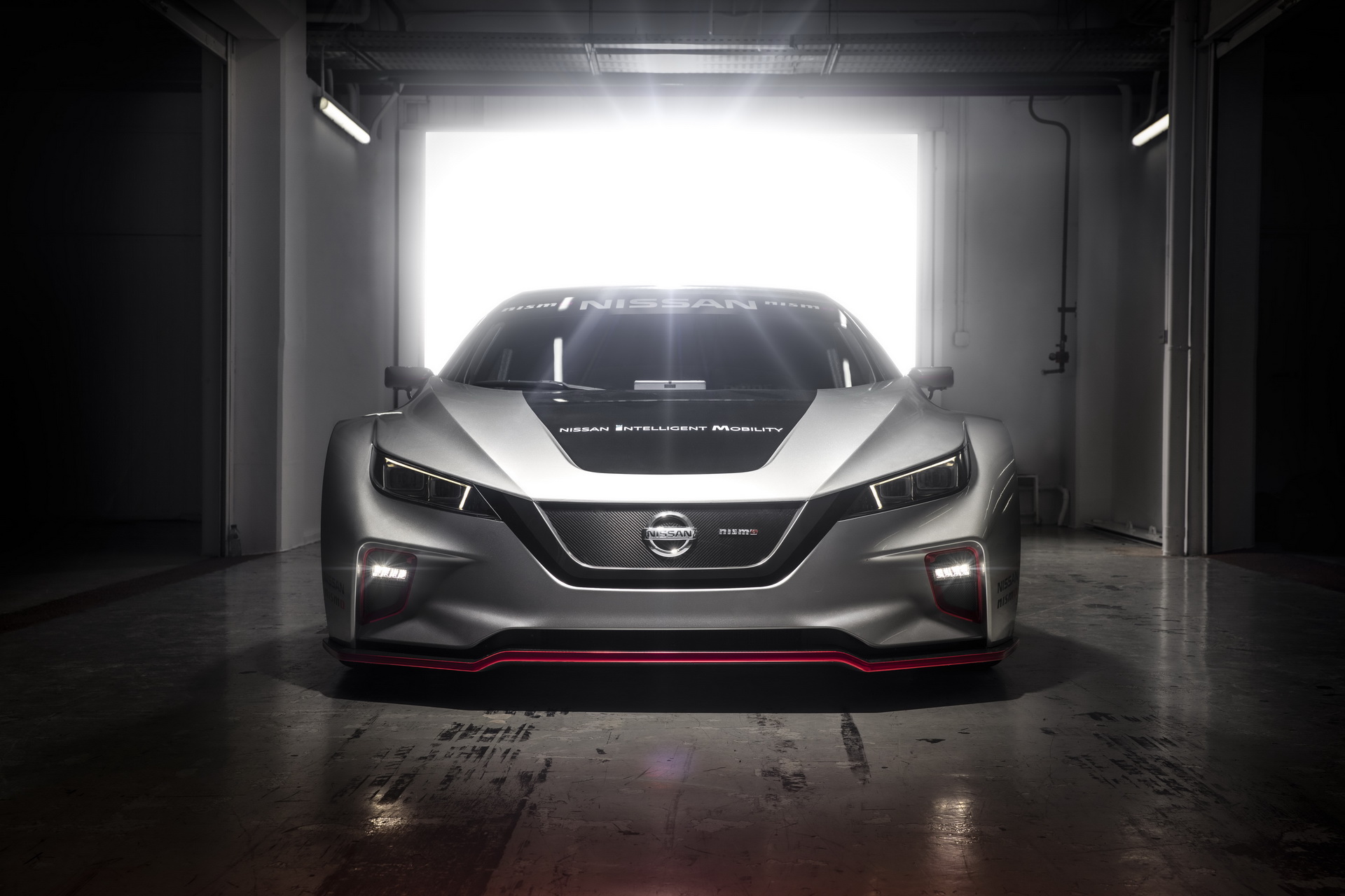 Nissan Leaf Nismo RC Shows Off Its Electrified Muscles On Europe For The First Time