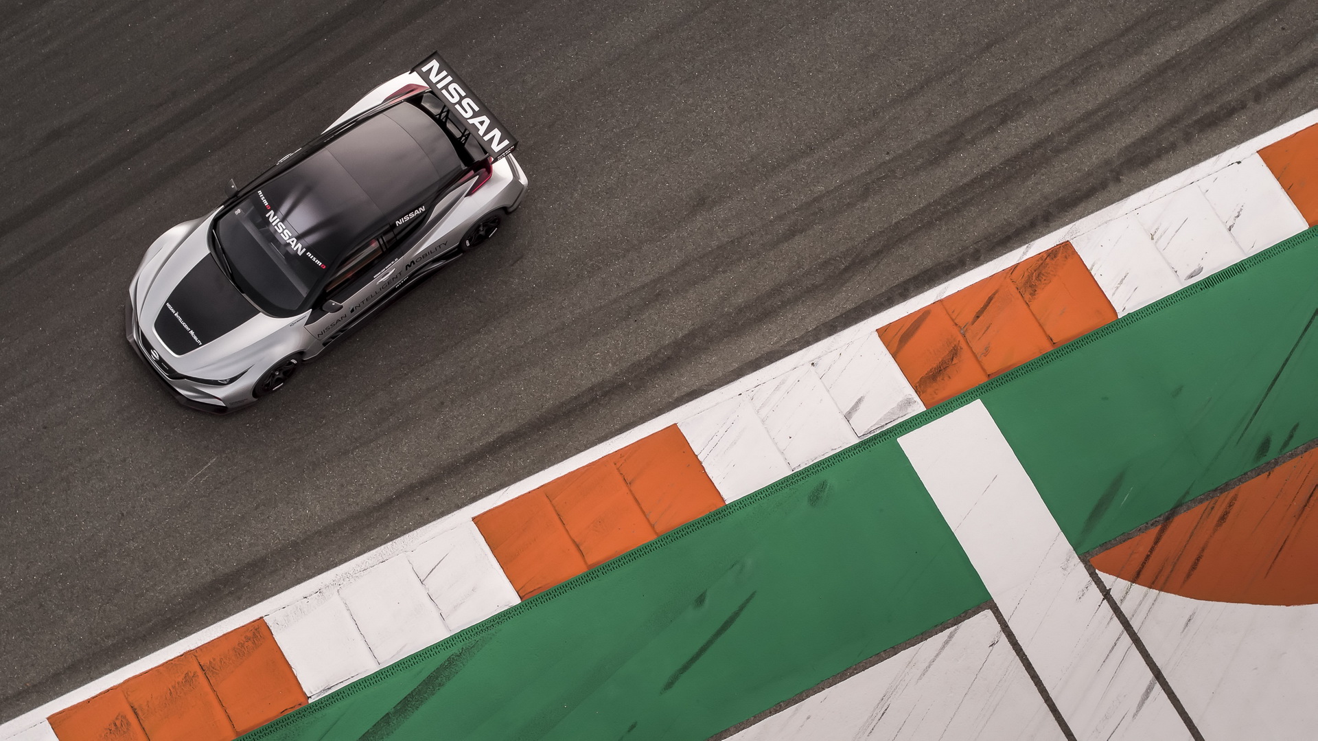 Nissan Leaf Nismo RC Shows Off Its Electrified Muscles On Europe For The First Time