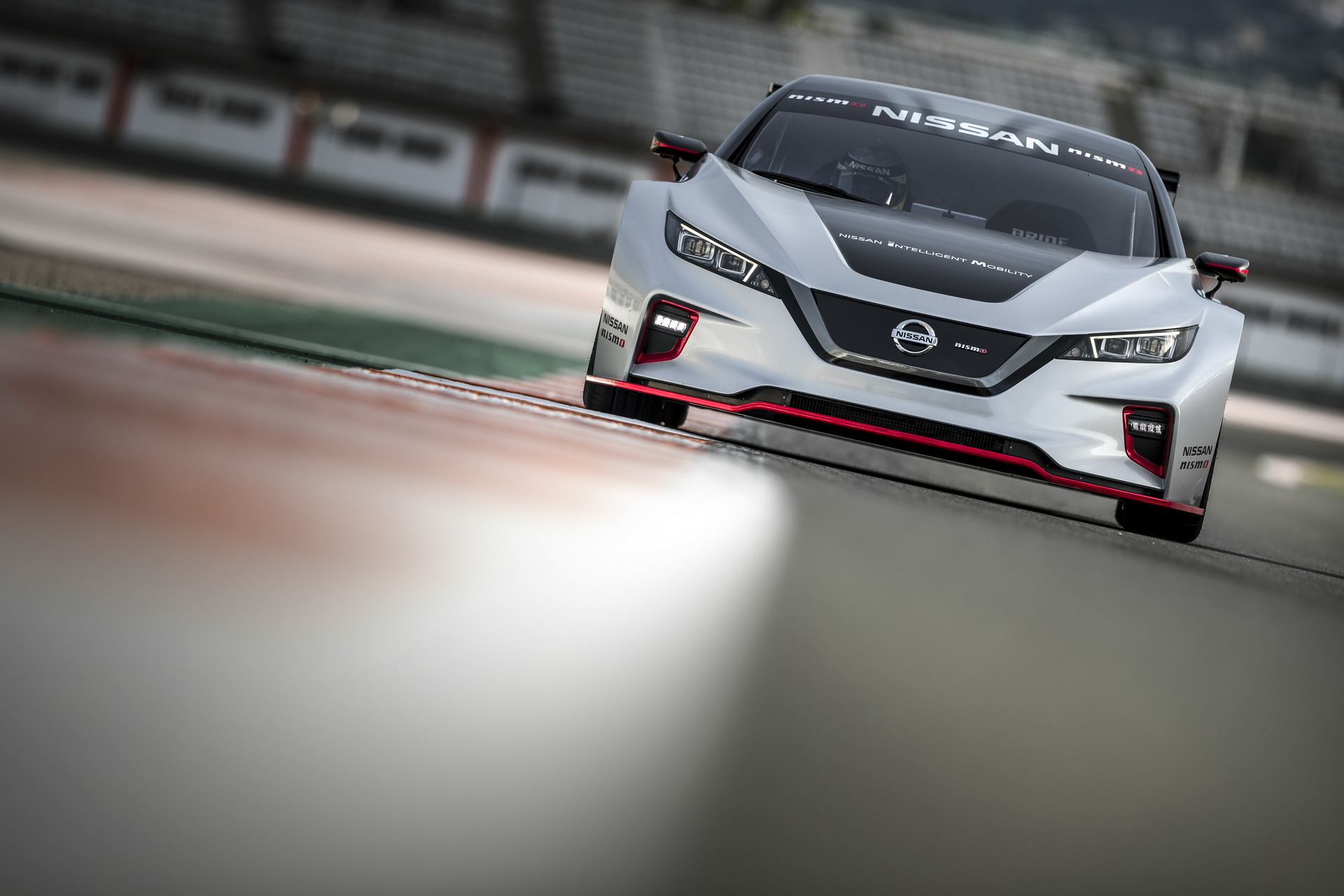 Nissan Leaf Nismo RC Shows Off Its Electrified Muscles On Europe For The First Time