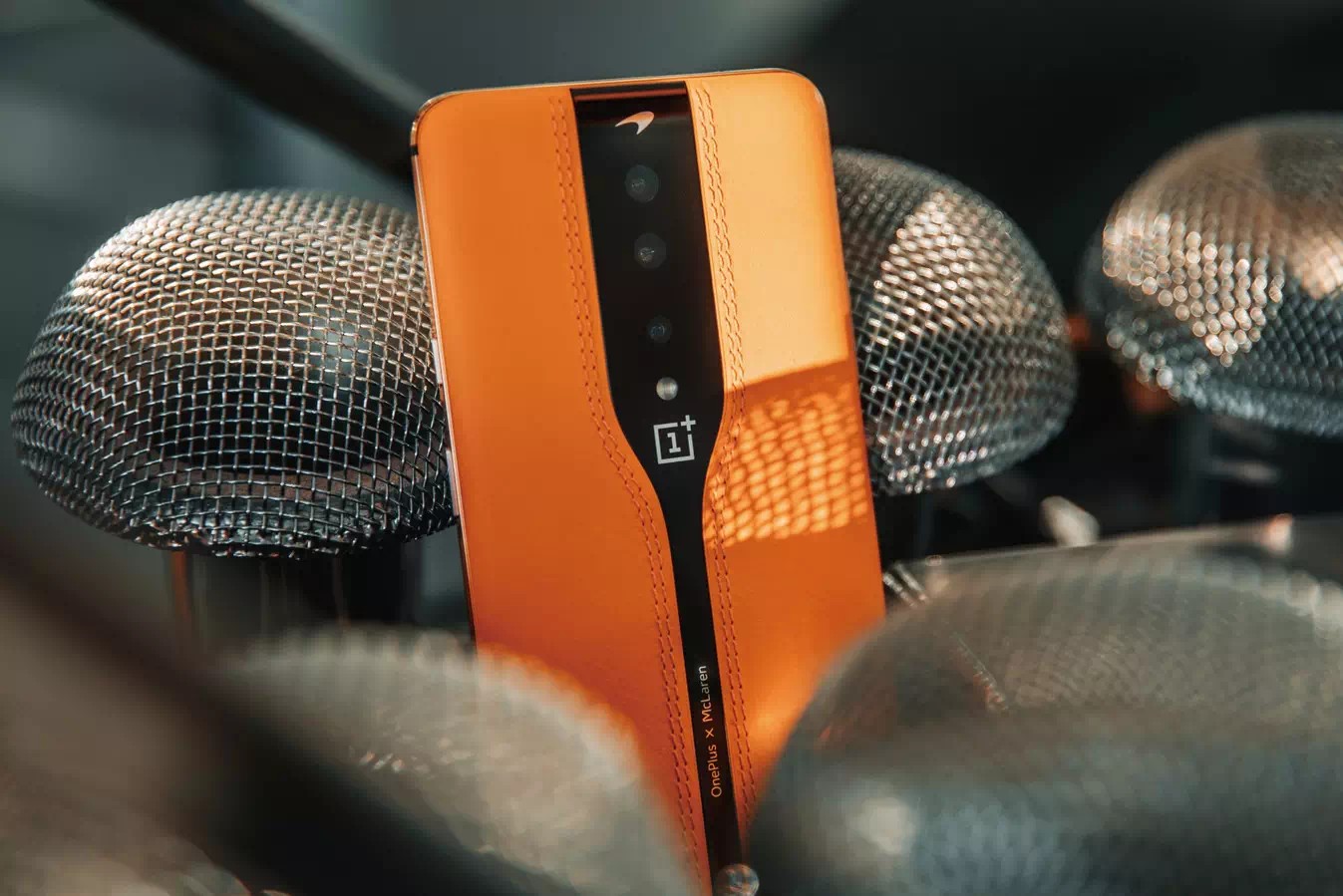 OnePlus Concept One Smartphone Is Like A McLaren 720S Spider For Your Pocket