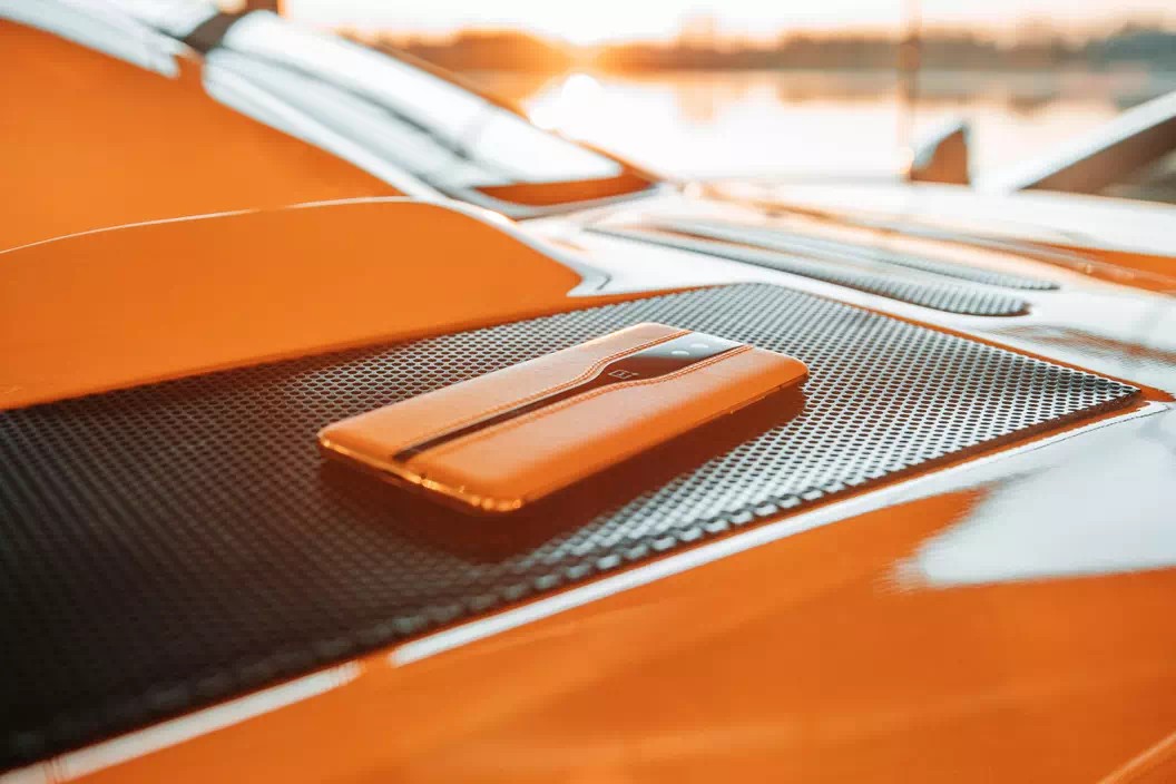 OnePlus Concept One Smartphone Is Like A McLaren 720S Spider For Your Pocket