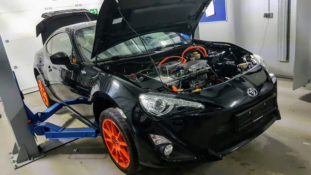 This Toyota 86 Features An All-Electric Powertrain From The Leaf ...