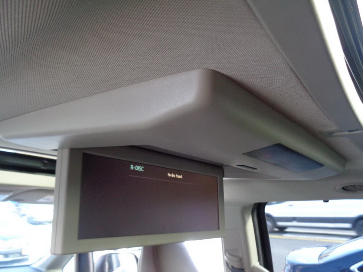 Modified Toyota Sienna Minivan Is Now A Mobile Office For Workaholics