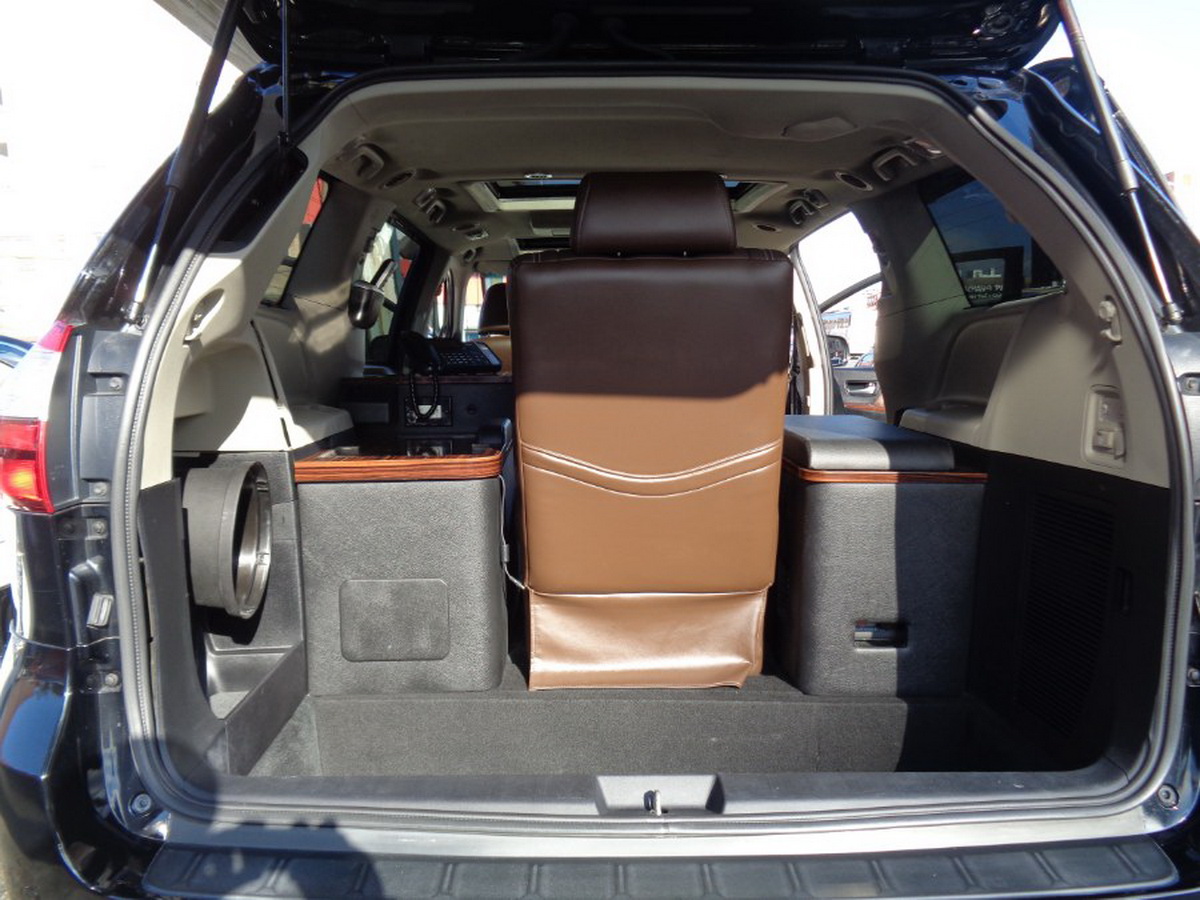 Modified Toyota Sienna Minivan Is Now A Mobile Office For Workaholics