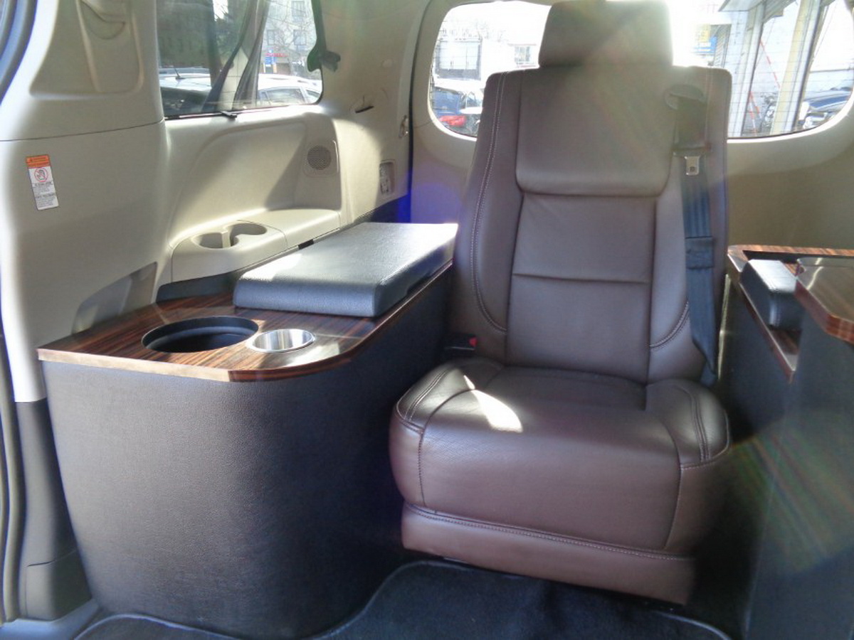 Modified Toyota Sienna Minivan Is Now A Mobile Office For Workaholics