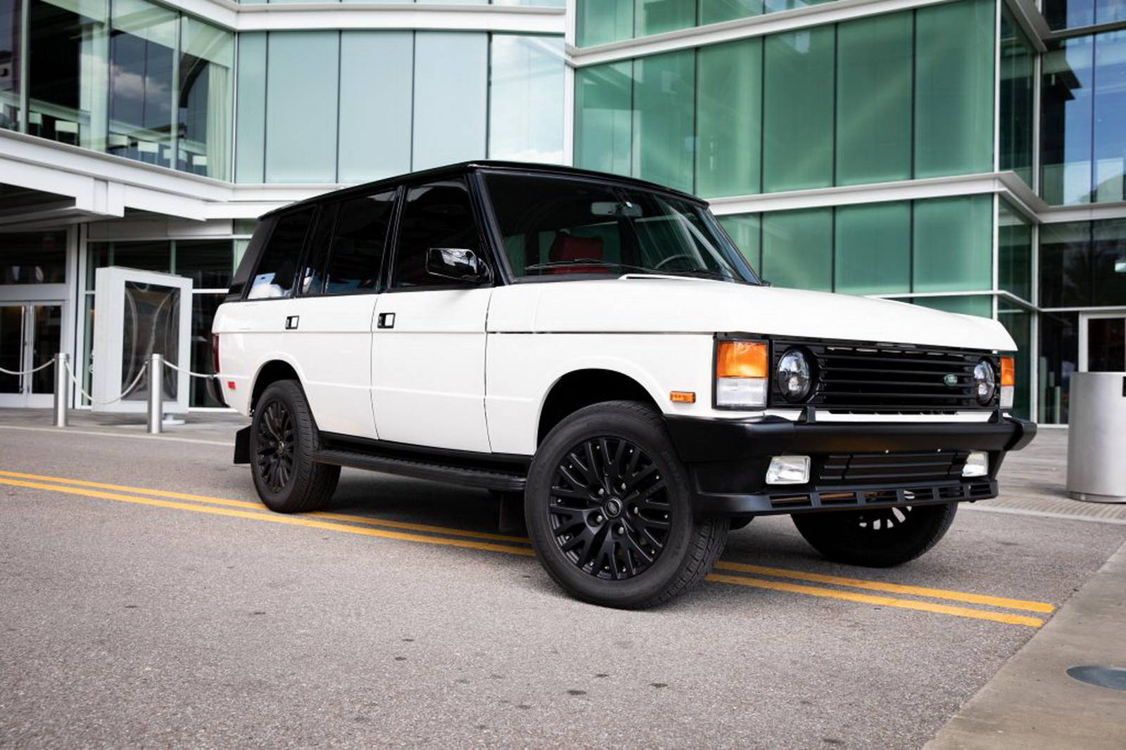 Classic Range Rover Wants To Be A Modern SUV With Cadillac Escalade V8 Power, Air Suspension