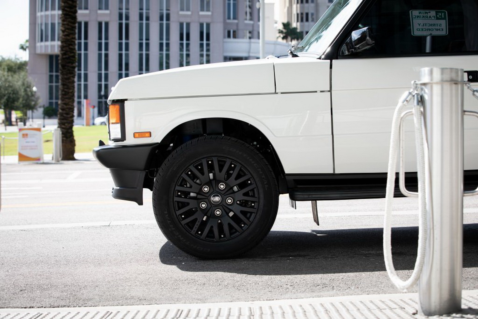 Classic Range Rover Wants To Be A Modern SUV With Cadillac Escalade V8 Power, Air Suspension