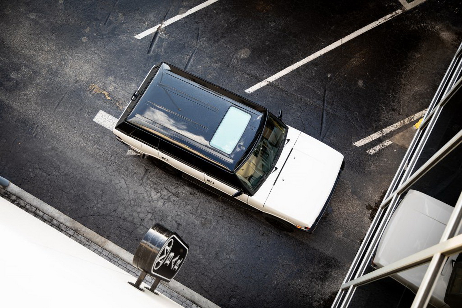 Classic Range Rover Wants To Be A Modern SUV With Cadillac Escalade V8 Power, Air Suspension