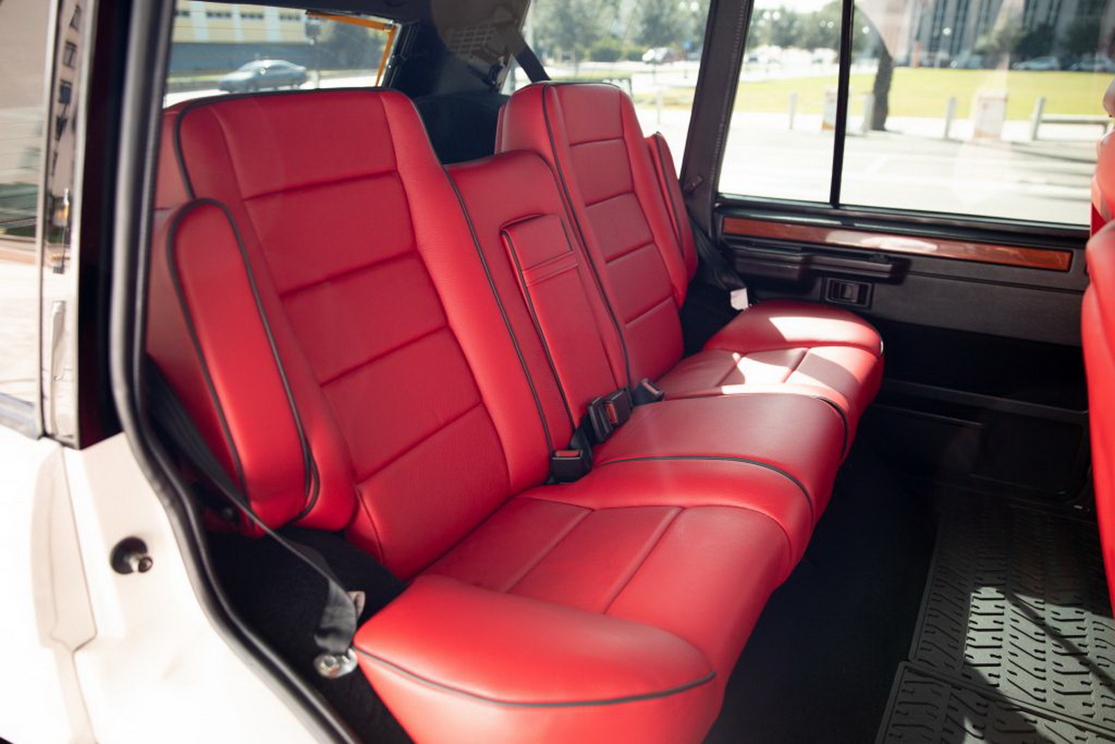 Classic Range Rover Wants To Be A Modern SUV With Cadillac Escalade V8 Power, Air Suspension