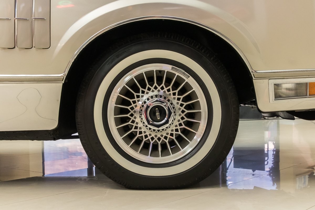 This Lincoln Continental Was Bought Brand New In 1980 And Mostly Stored For 40 Years After Just 1,500 Miles!