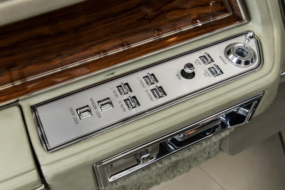 This Lincoln Continental Was Bought Brand New In 1980 And Mostly Stored For 40 Years After Just 1,500 Miles!