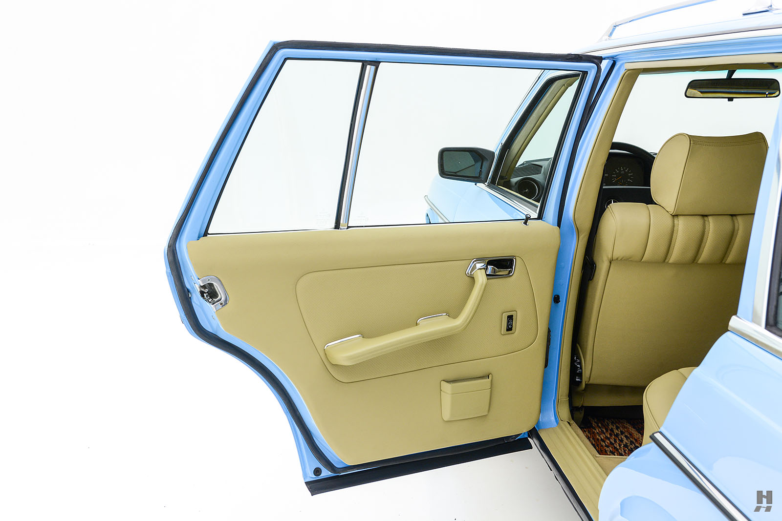 Ready To Soot Yourself? Check This 1983 Mercedes-Benz 300 TD Wagon