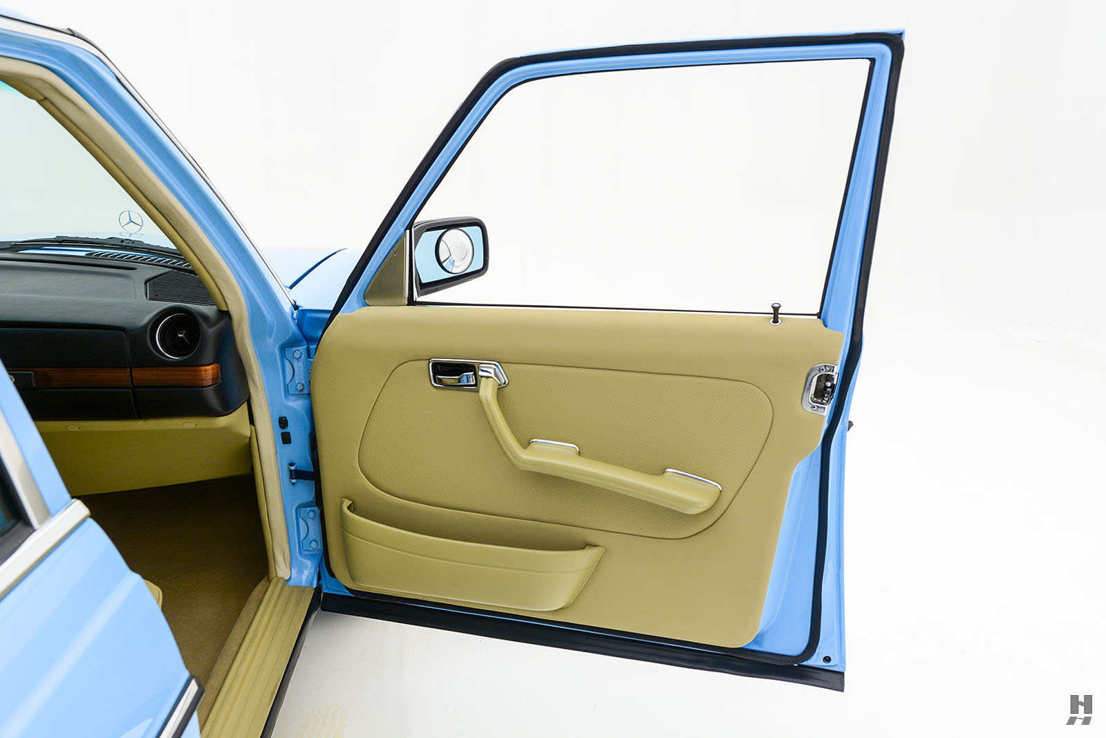 Ready To Soot Yourself? Check This 1983 Mercedes-Benz 300 TD Wagon