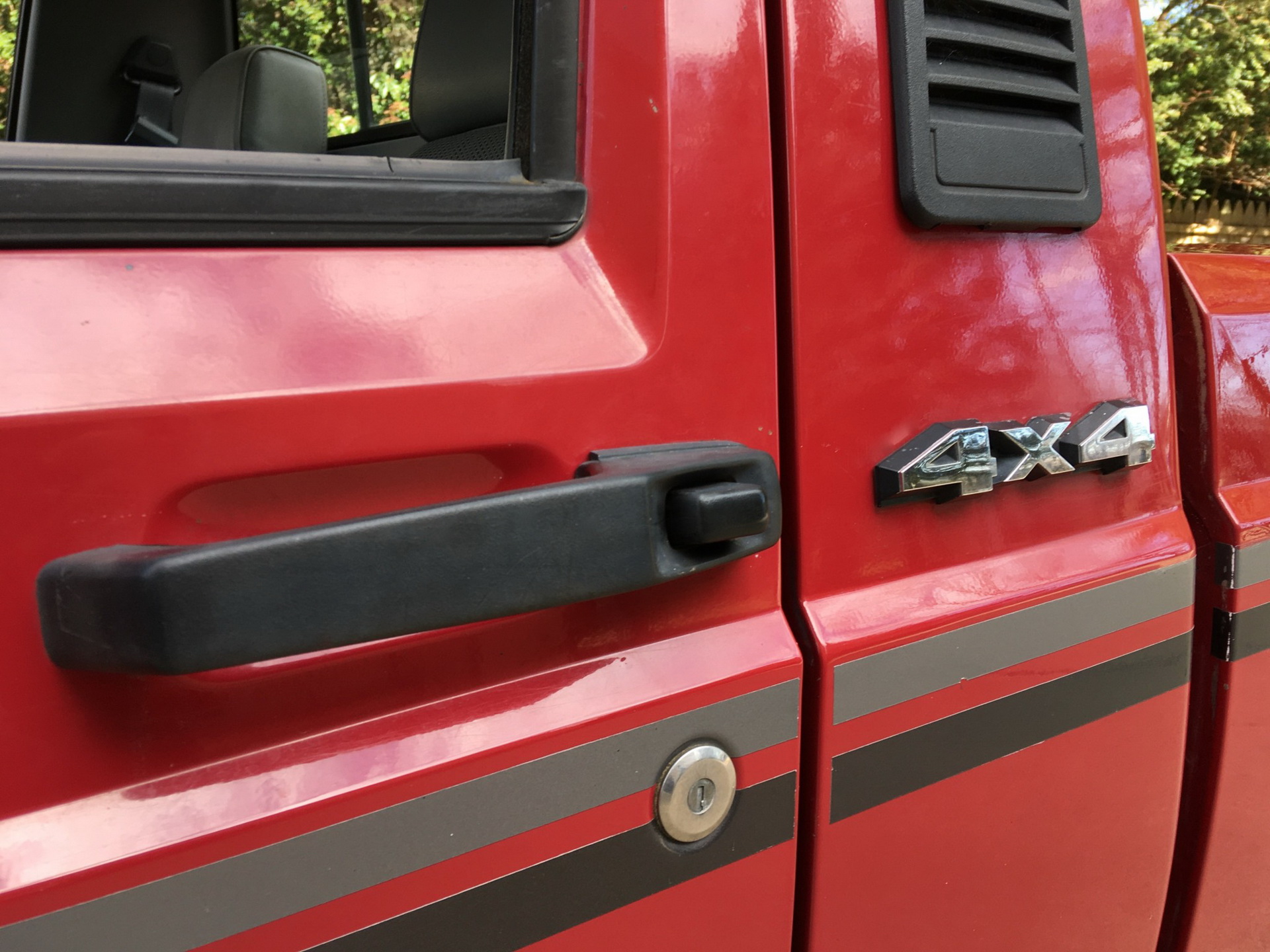 1989 Jeep Comanche Invites You To Be A Pioneer, Not A Gladiator