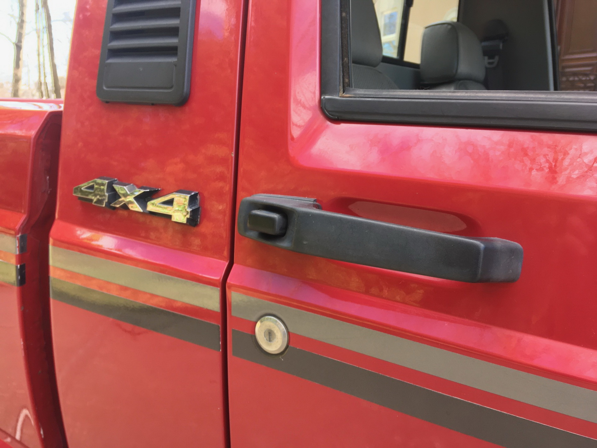 1989 Jeep Comanche Invites You To Be A Pioneer, Not A Gladiator