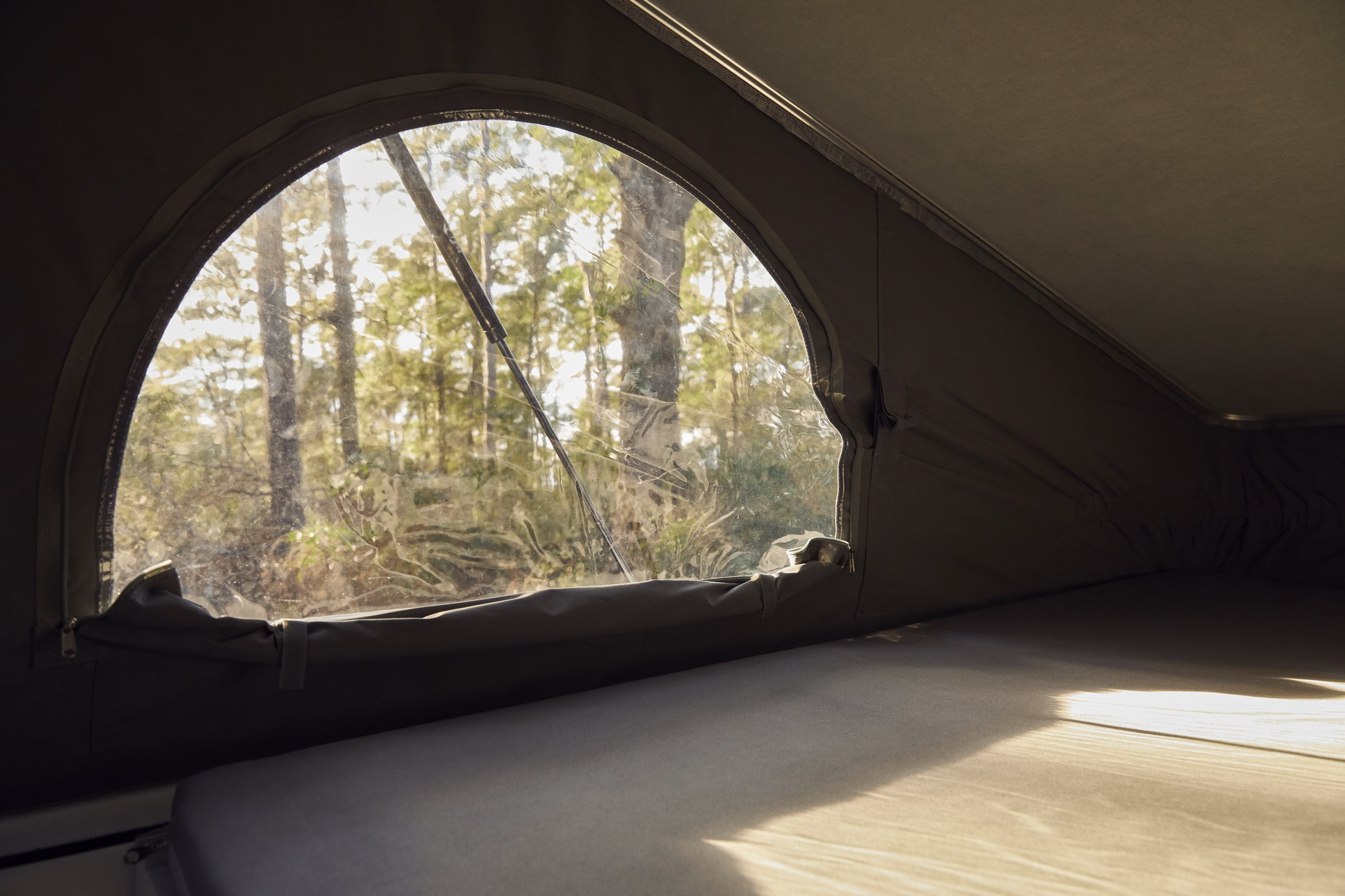 Mercedes Gives Americans Their First Pop-Up Camper Van, The Metris Weekender