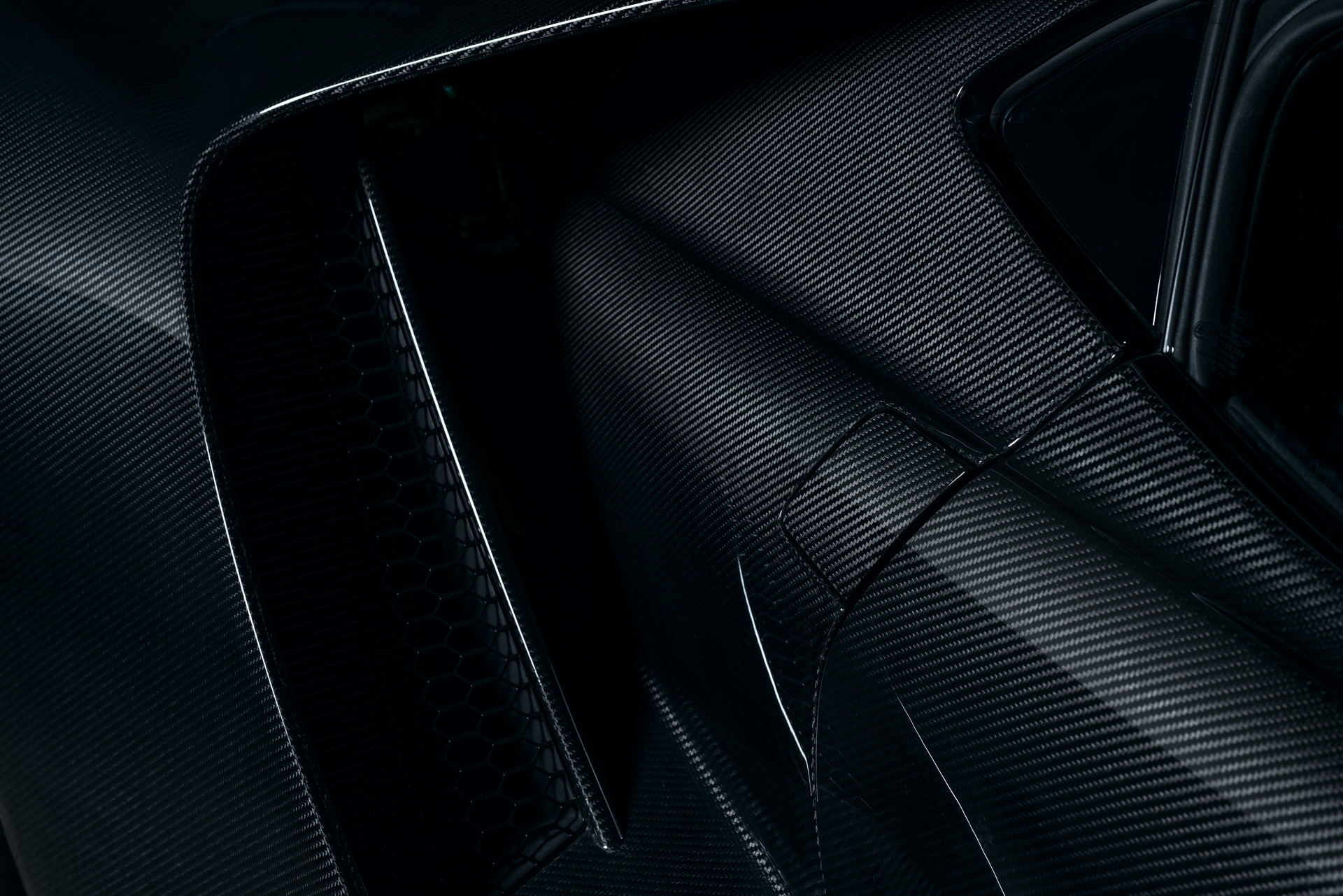 2020 Ford GT Gets Power Boost, Stunning Liquid Carbon Edition And More