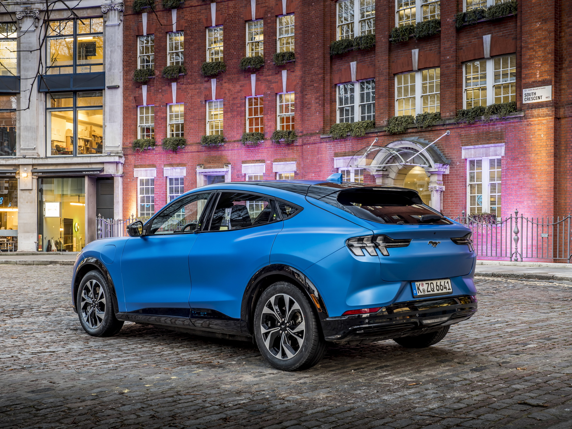 euro-spec-ford-mustang-mach-e-electric-crossover-unveiled-with-600-km