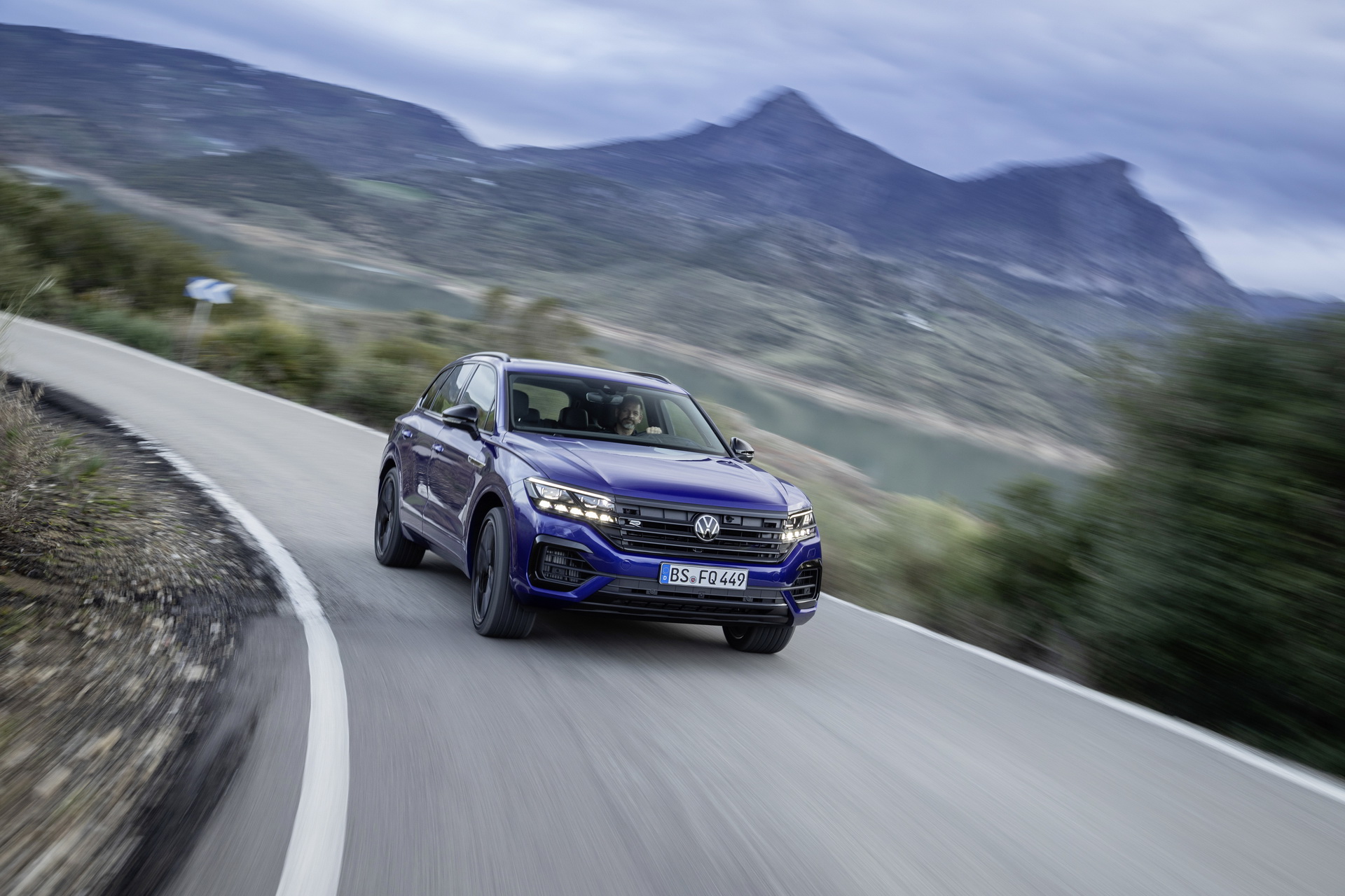 Volkswagen Touareg R Is A 455 HP Plug-In Hybrid Super SUV