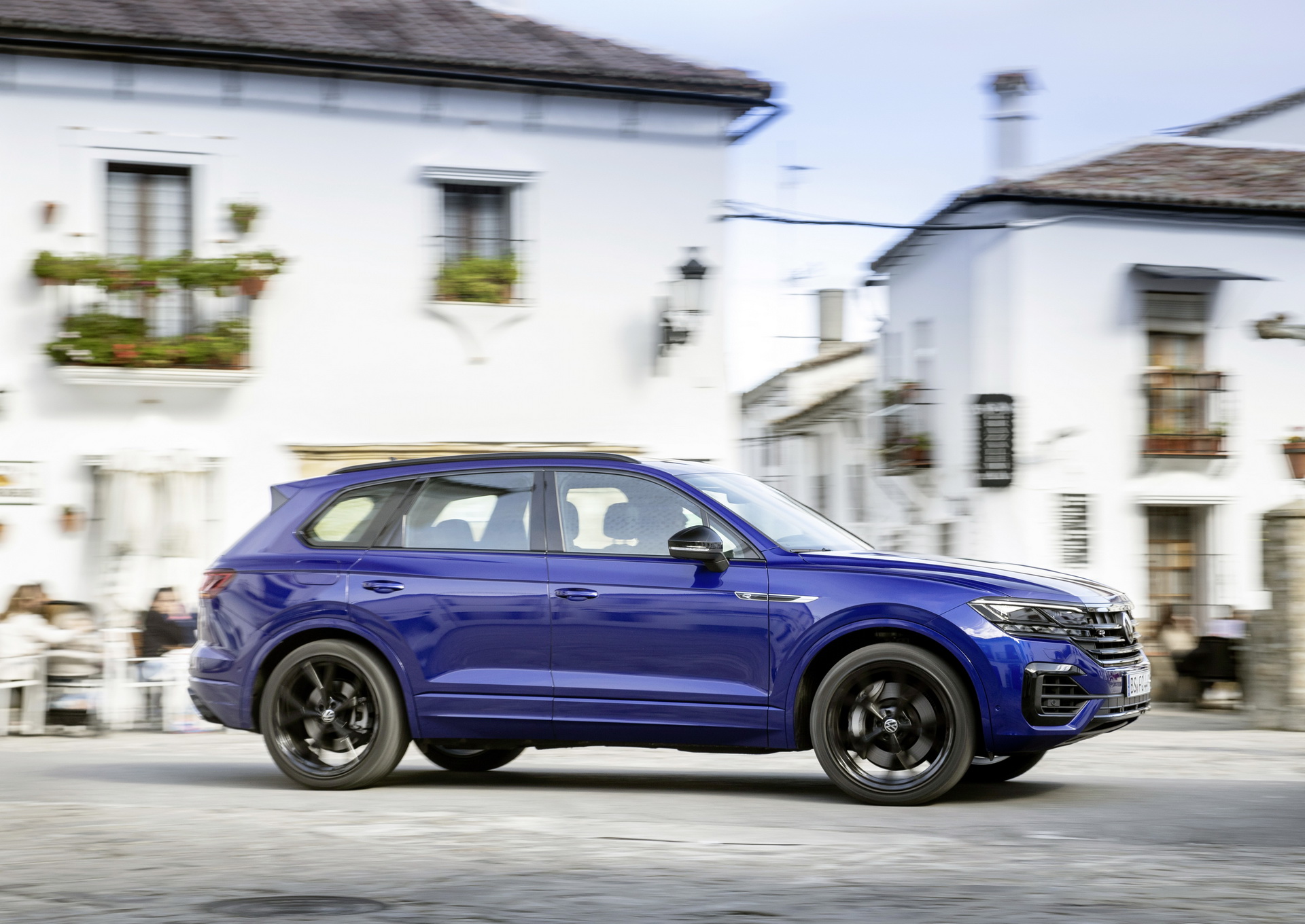 Volkswagen Touareg R Is A 455 HP Plug-In Hybrid Super SUV