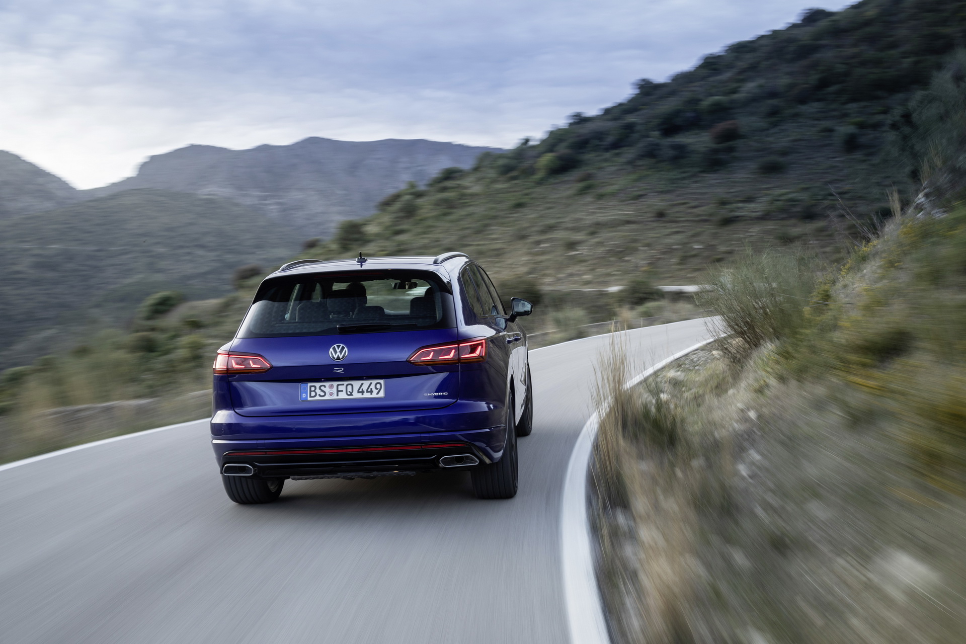 Volkswagen Touareg R Is A 455 HP Plug-In Hybrid Super SUV