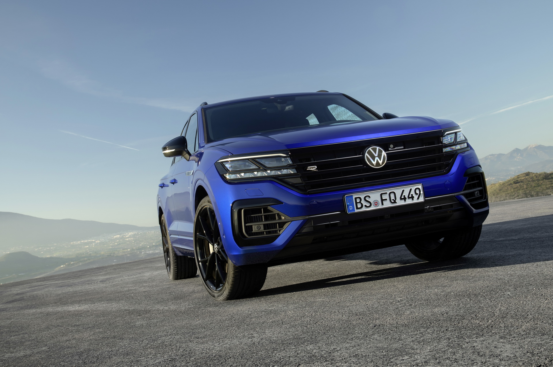 Volkswagen Touareg R Is A 455 HP Plug-In Hybrid Super SUV