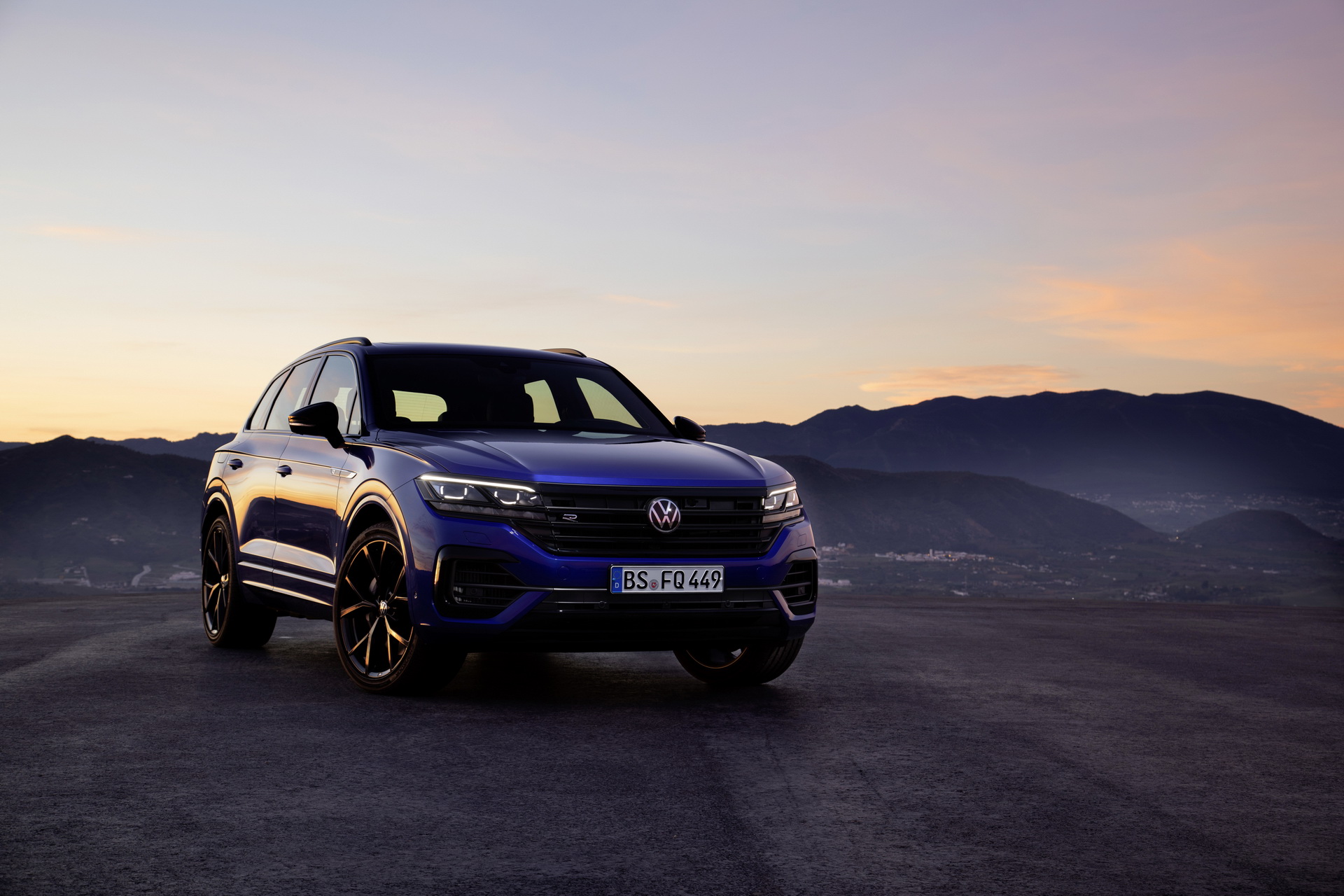 Volkswagen Touareg R Is A 455 HP Plug-In Hybrid Super SUV