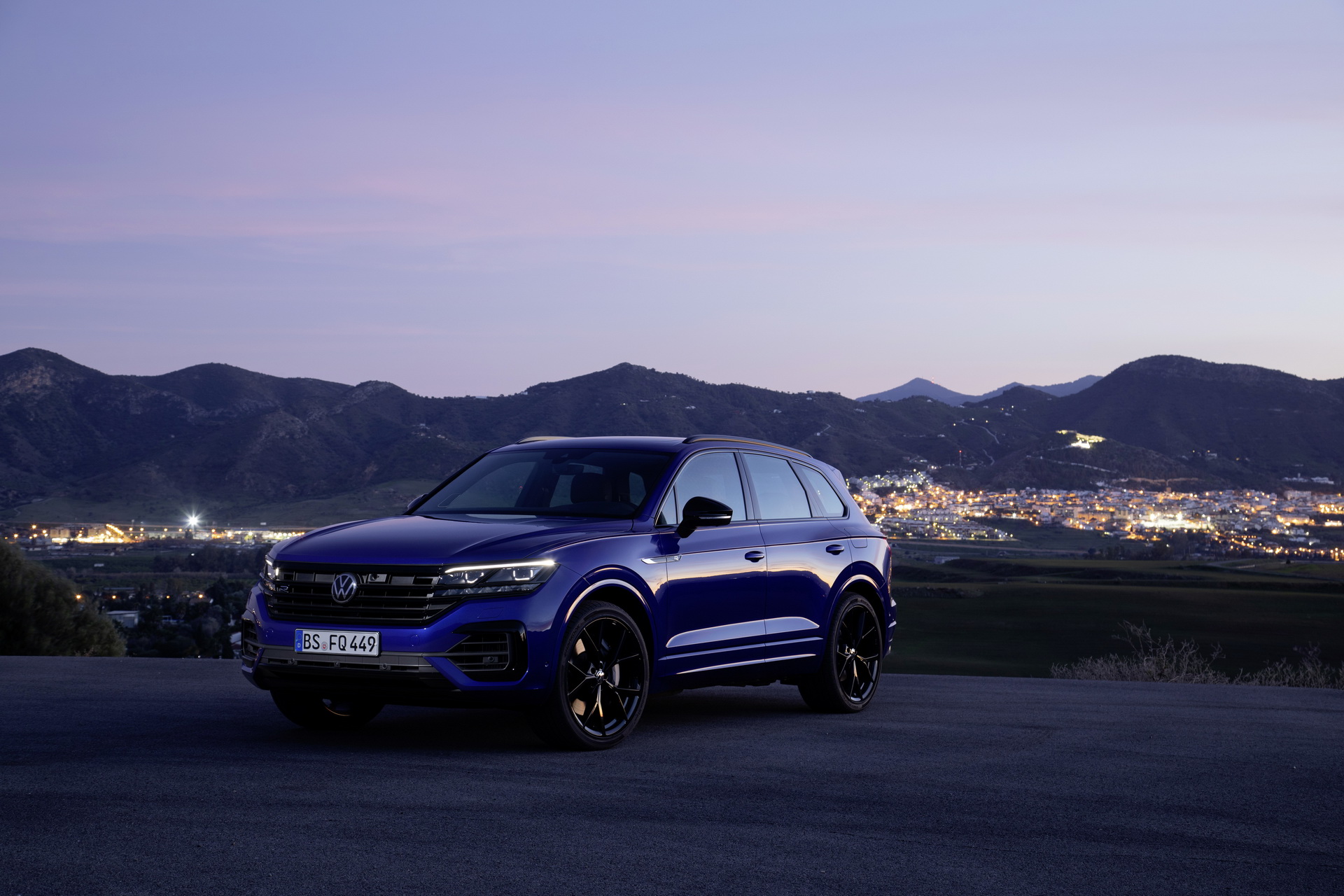 Volkswagen Touareg R Is A 455 HP Plug-In Hybrid Super SUV