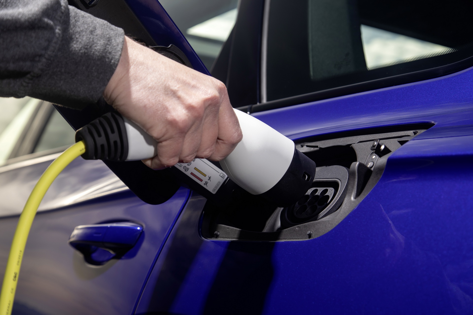 Volkswagen Touareg R Is A 455 HP Plug-In Hybrid Super SUV