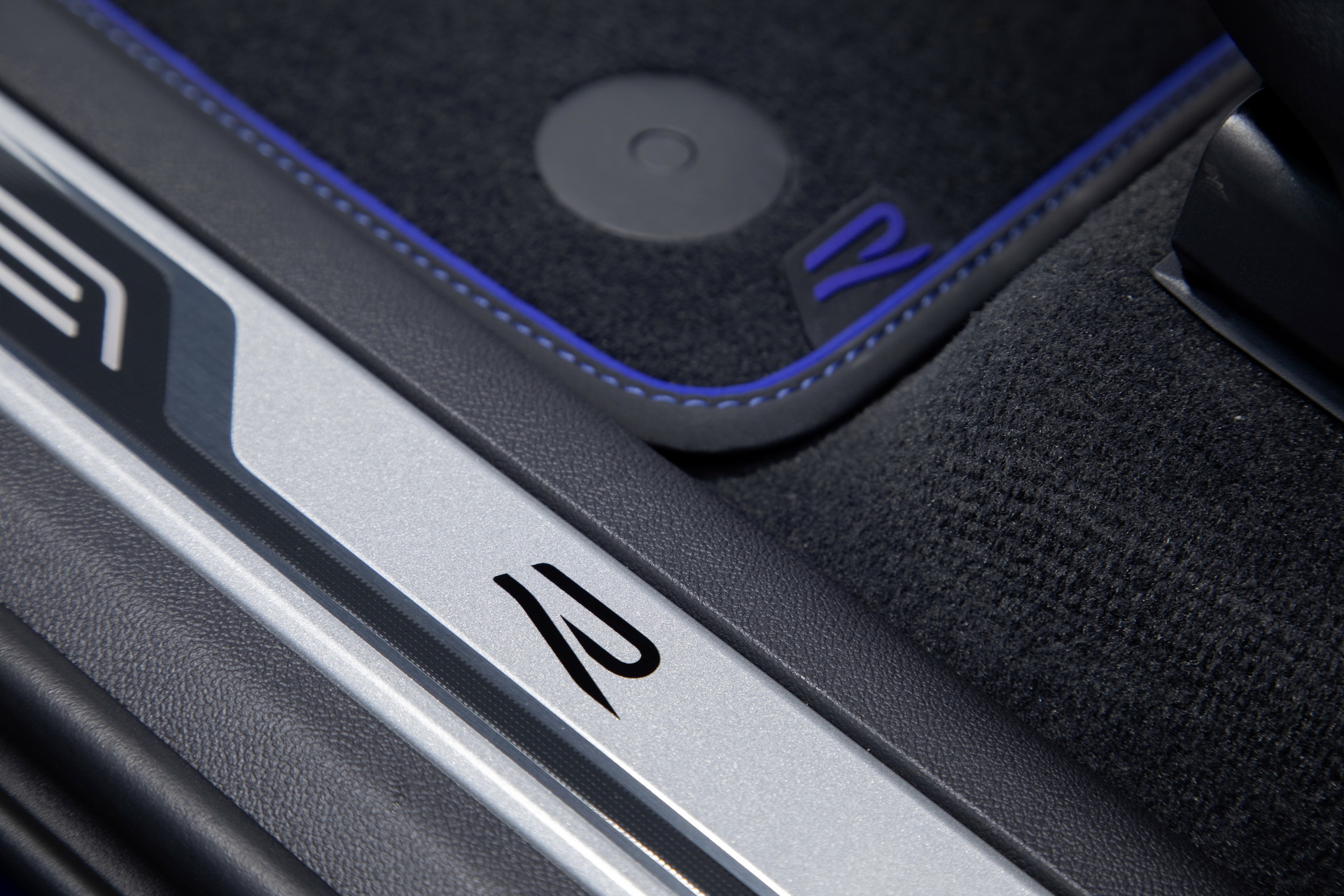 Volkswagen Touareg R Is A 455 HP Plug-In Hybrid Super SUV