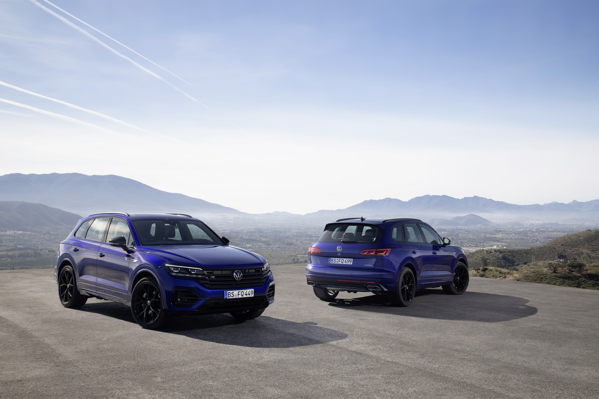 Volkswagen Touareg R Is A 455 HP Plug-In Hybrid Super SUV