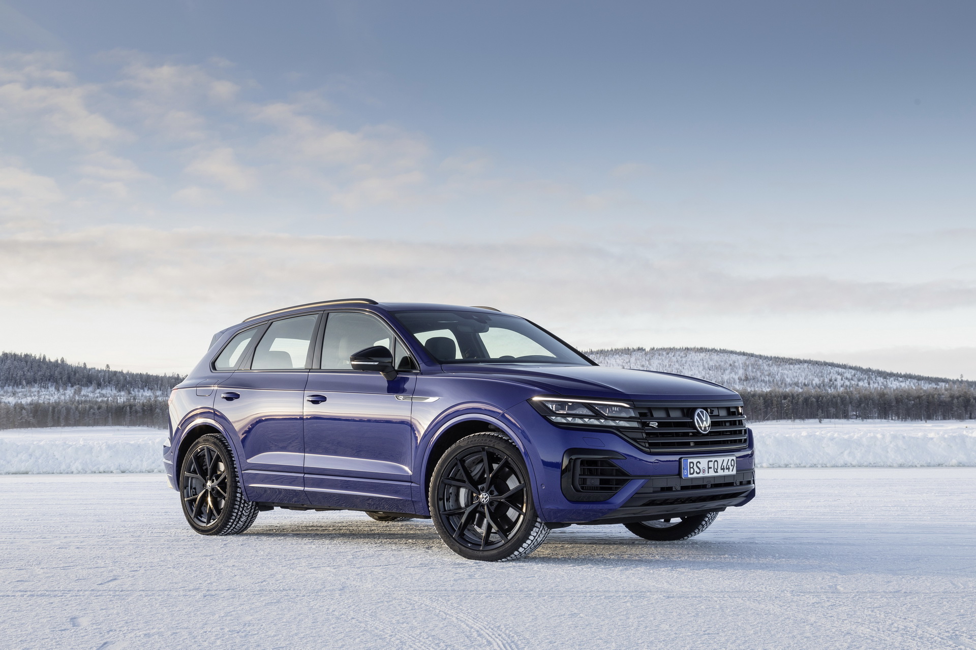 Volkswagen Touareg R Is A 455 HP Plug-In Hybrid Super SUV