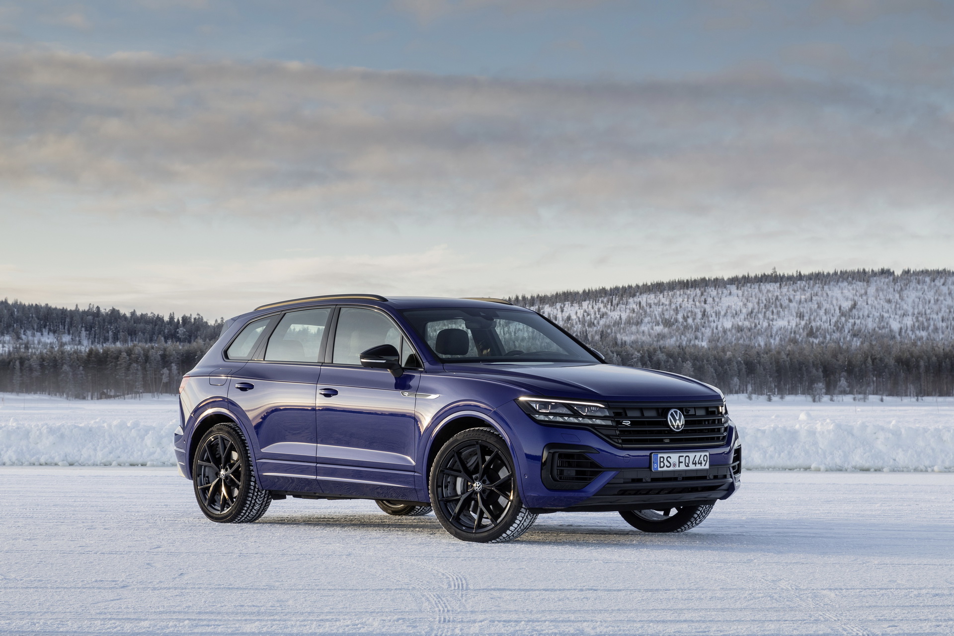 Volkswagen Touareg R Is A 455 HP Plug-In Hybrid Super SUV