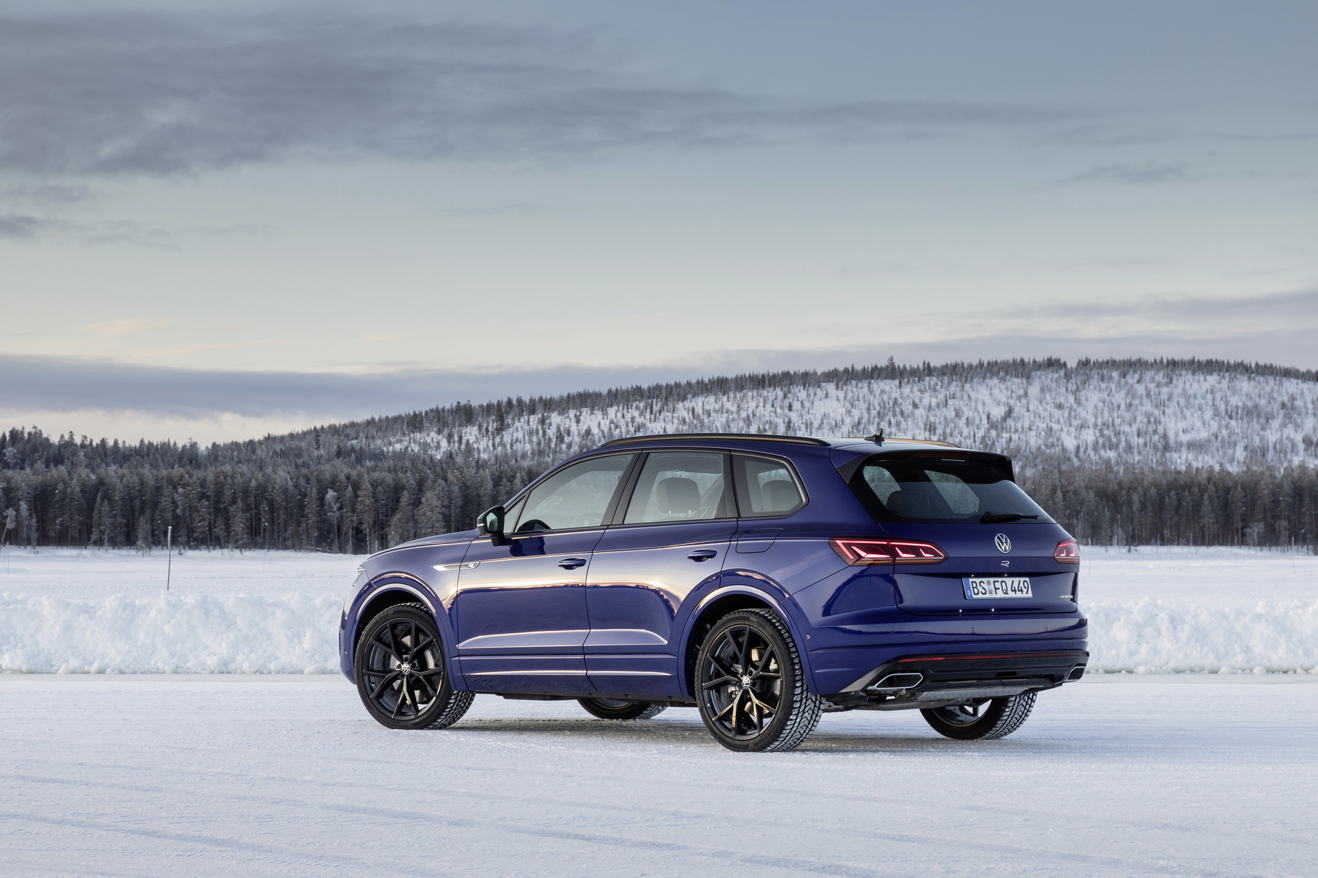 Volkswagen Touareg R Is A 455 HP Plug-In Hybrid Super SUV