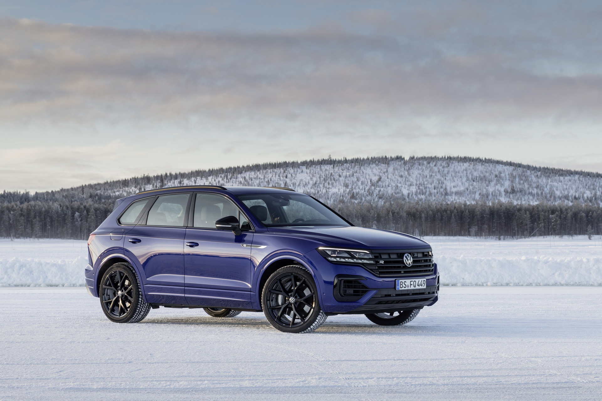 Volkswagen Touareg R Is A 455 HP Plug-In Hybrid Super SUV