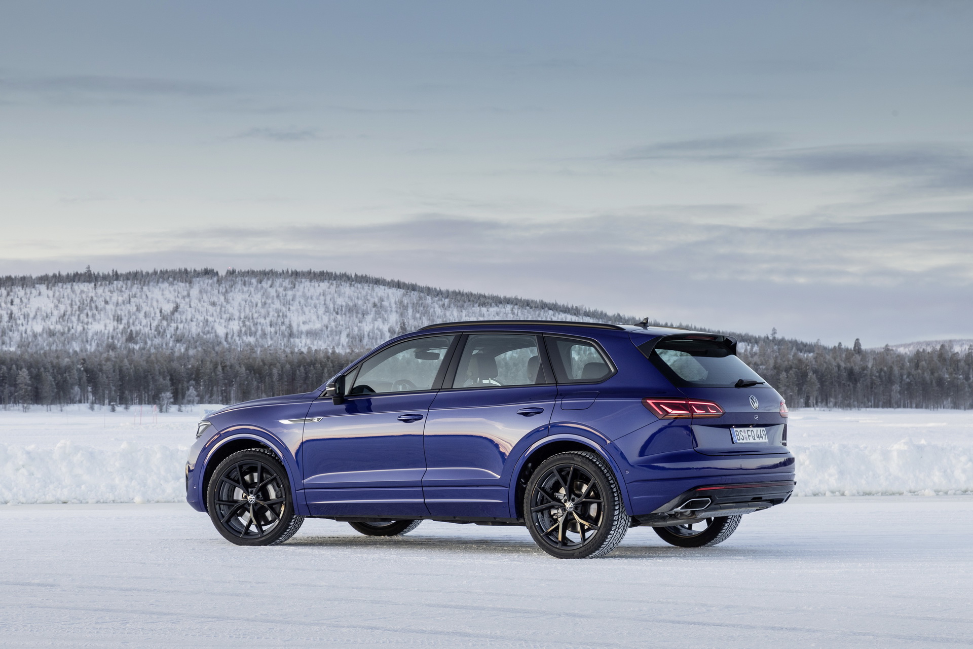 Volkswagen Touareg R Is A 455 HP Plug-In Hybrid Super SUV