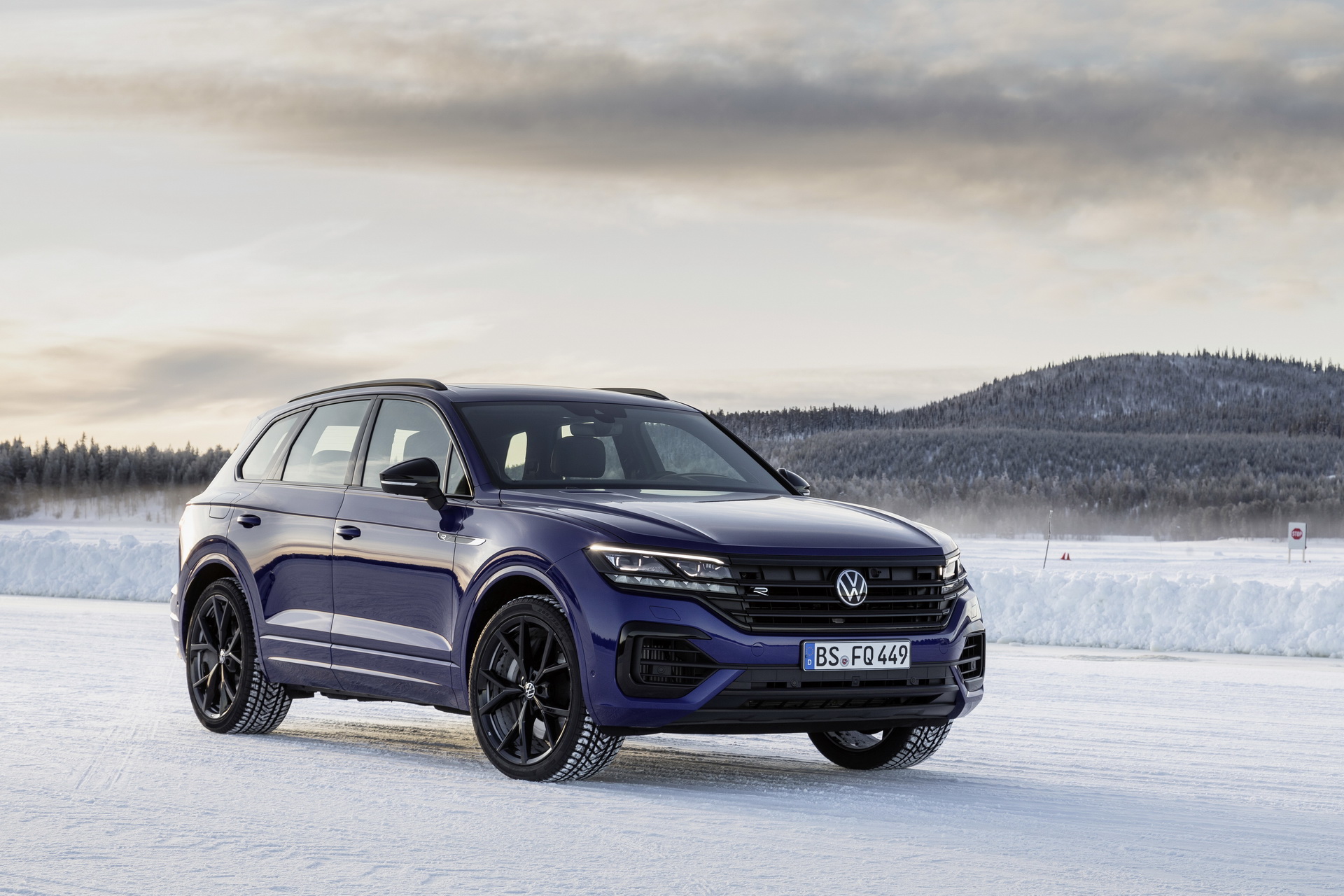 Volkswagen Touareg R Is A 455 HP Plug-In Hybrid Super SUV