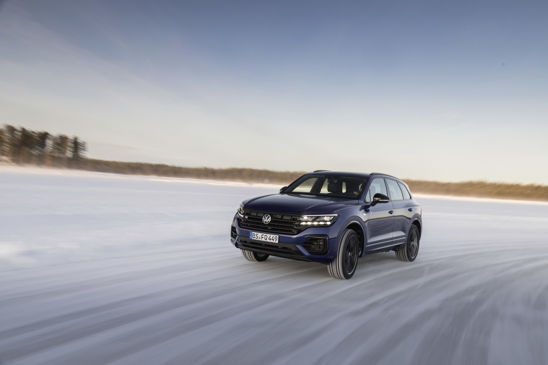 Volkswagen Touareg R Is A 455 HP Plug-In Hybrid Super SUV