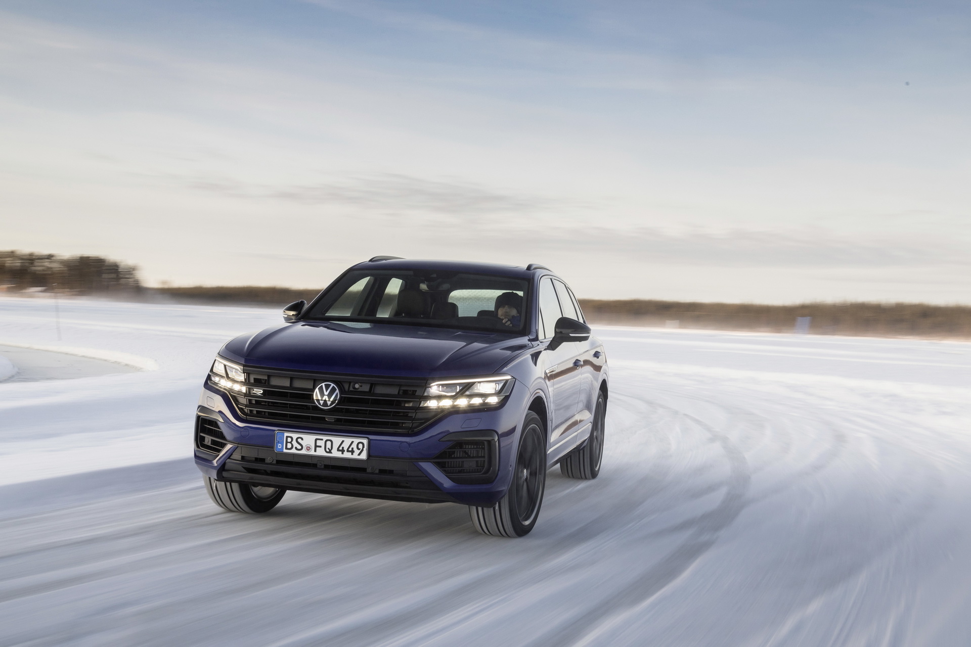 Volkswagen Touareg R Is A 455 HP Plug-In Hybrid Super SUV