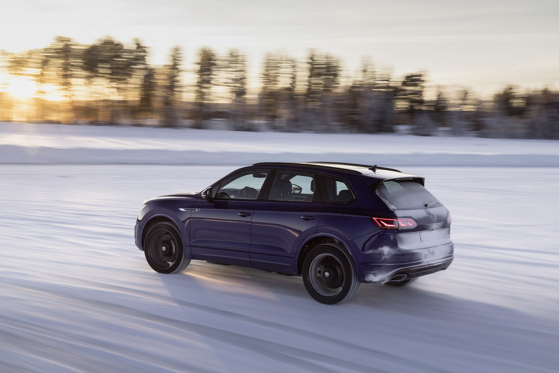 Volkswagen Touareg R Is A 455 HP Plug-In Hybrid Super SUV