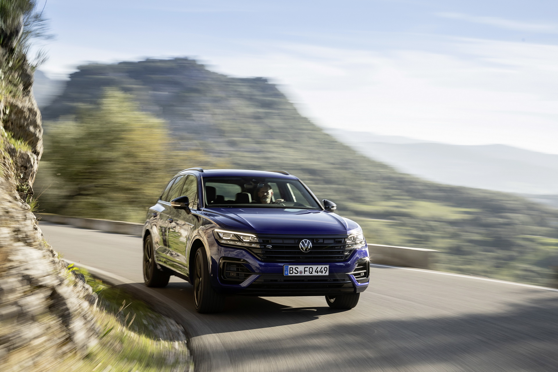 Volkswagen Touareg R Is A 455 HP Plug-In Hybrid Super SUV