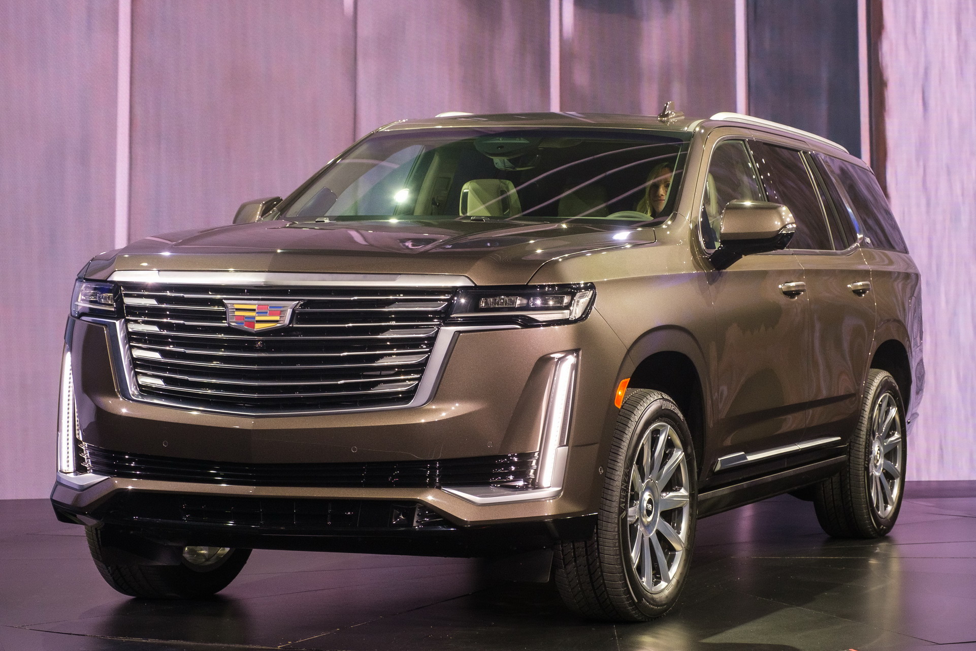 2021 Cadillac Escalade Embraces Luxury And Tech To Distance Itself