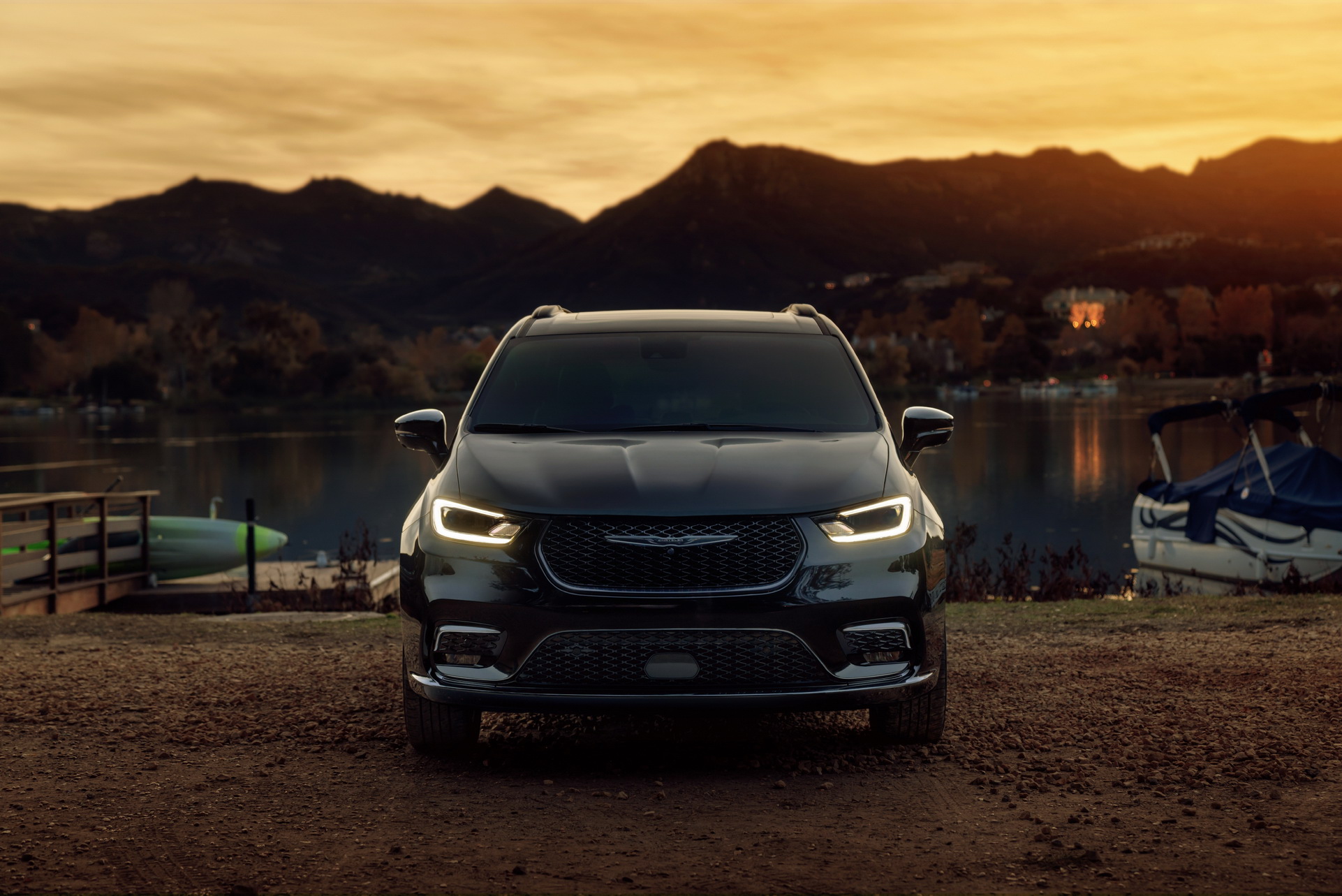 2021 Chrysler Pacifica Debuts With Fresh Looks, AWD, New U-Connect And… Throw Pillows