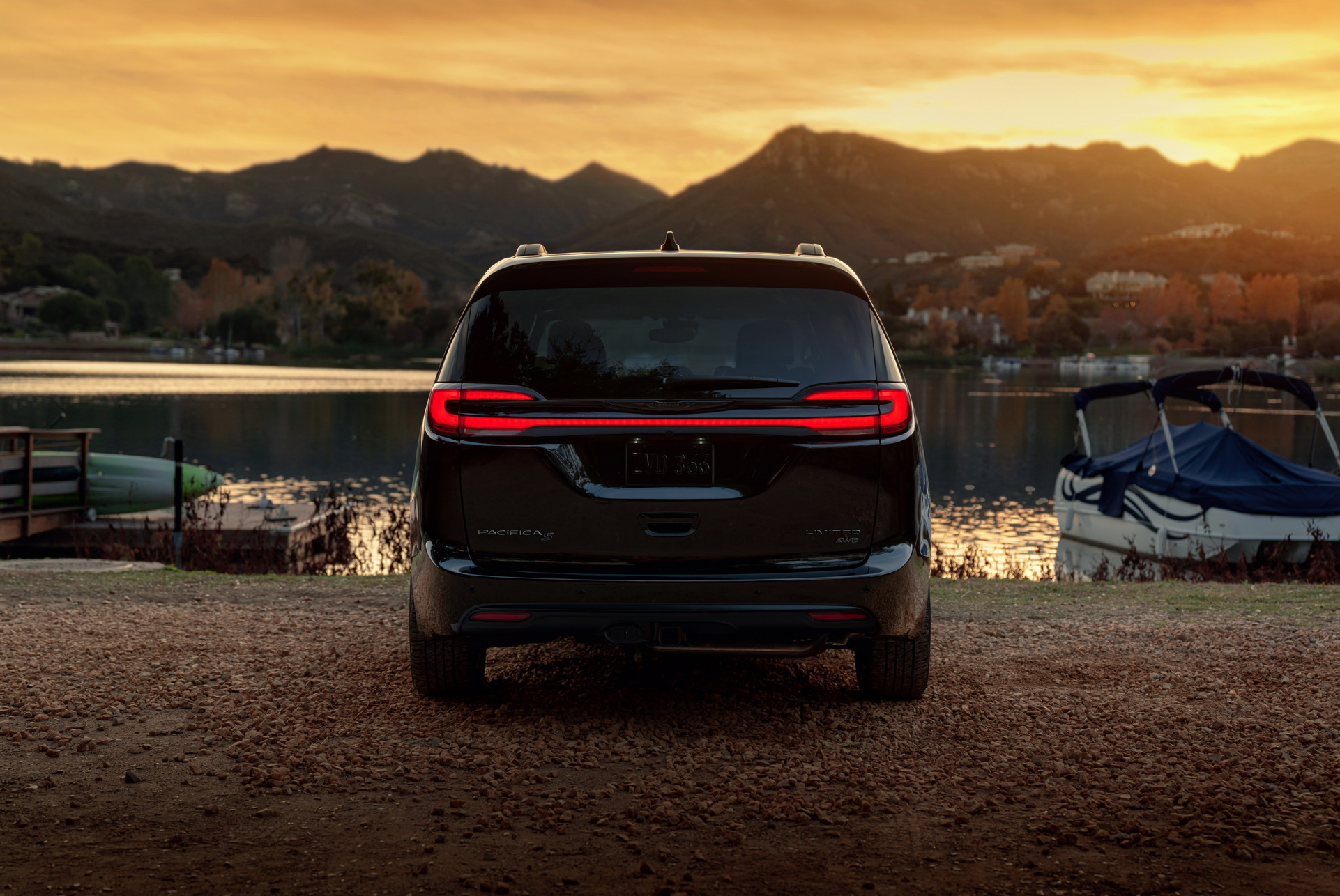 2021 Chrysler Pacifica Debuts With Fresh Looks, AWD, New U-Connect And… Throw Pillows